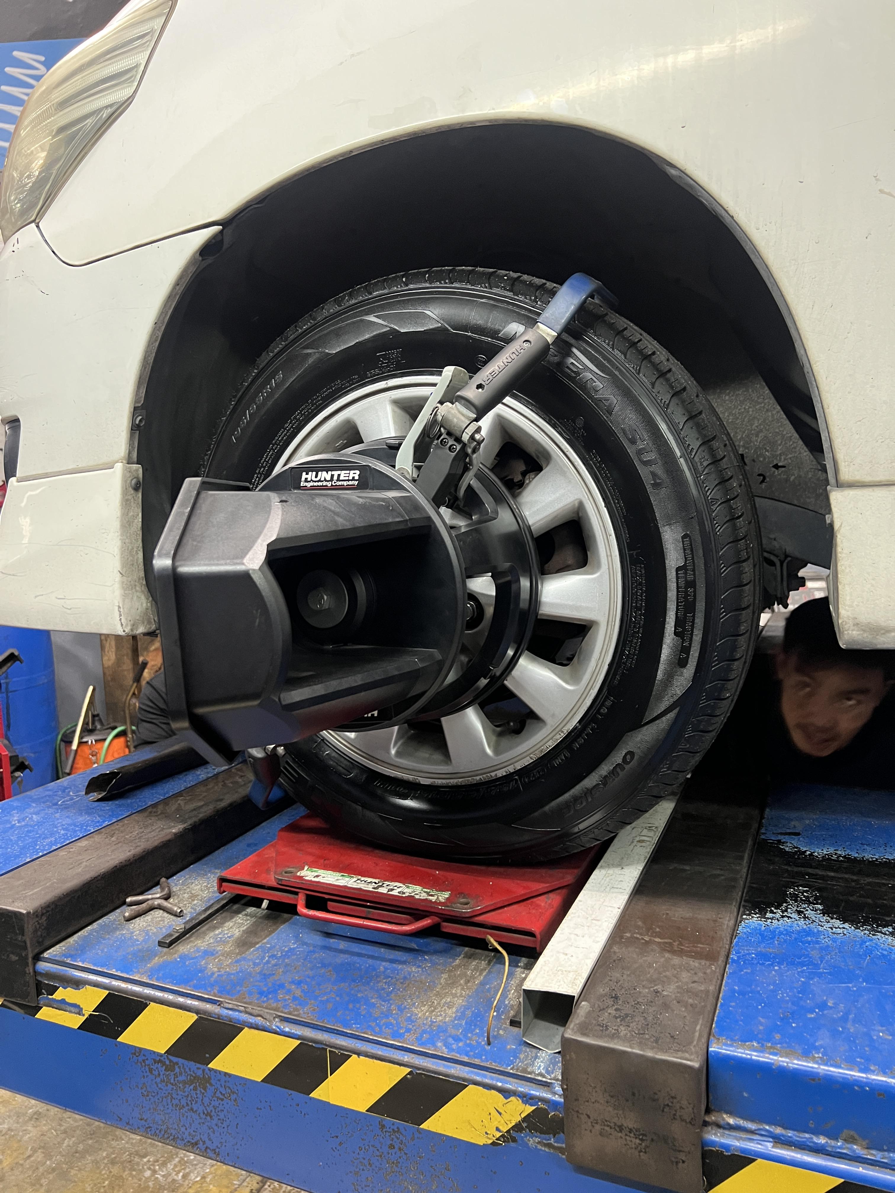 TOYOTA INNOVA เข้ารับบริการเปลี่ยนยางรถยนต์ [+] NEXEN SU4 195/65R15 #ถ่ายให้เป๊ะแชร์ให้ปังกับยางNexen #เส้นต่อไปใช้เน็กเซ็น #nexentirethailand #nexentire #ยางรถยนต์ *เฉาพาะ NEXEN Pirelli ประกันยาง 1 ปี หรือ 25,000 กม. บาด บวม เบียด แตก ระเบิด เปลี่ยนเส้นใหม่ ครับ *เพื่อความรวดเร็วนัดหมายก่อนเข้ารับบริการครับ 𝙊𝙪𝙧 𝙎𝙚𝙧𝙫𝙞𝙘𝙚 บริการทางร้านเรารับทำอะไรบ้าง 👉มียางรถยนต์ทุกยี่ห้อให้เลือกซื้อ 👉โช้คอัพ สปริง 👉เช็คช่วงล่าง แก้ปัญหาให้ตรงจุด 👉ติดตั้งยางแบบไร้รอย 100% 👉บริการสลับยาง ตามอายุ 👉บริการล้างลิ้นปีกผีเสื้อ 👉บริการเช็คระยะรถยนต์ 👉เปลี่ยนถ่ายของเหลวทั้งระบบ 👉ตั้งศูนย์ด้วยเครื่อง HUNTER นำเข้าจาก USA สอบถามข้อมูลเพิ่มเติม หรือนัดหมายเข้ารับบริการ ☎️ : 08-6569-1915 ☎️ : 08-6544-5963 Line id : @88rw Facebook : https://www.facebook.com/88rwtire Location : https://goo.gl/maps/HrNUAZXPN94KvxZ98? #รถยนต์มีปัญหาไม่รู้ต้องแก้ตรงไหน ทางเรายินดี ตรวจหาปัญหาและหาวิธีแก้ บอกลูกค้าก่อนลงมือทำเสมอราคาเป็นธรรม #nexentires