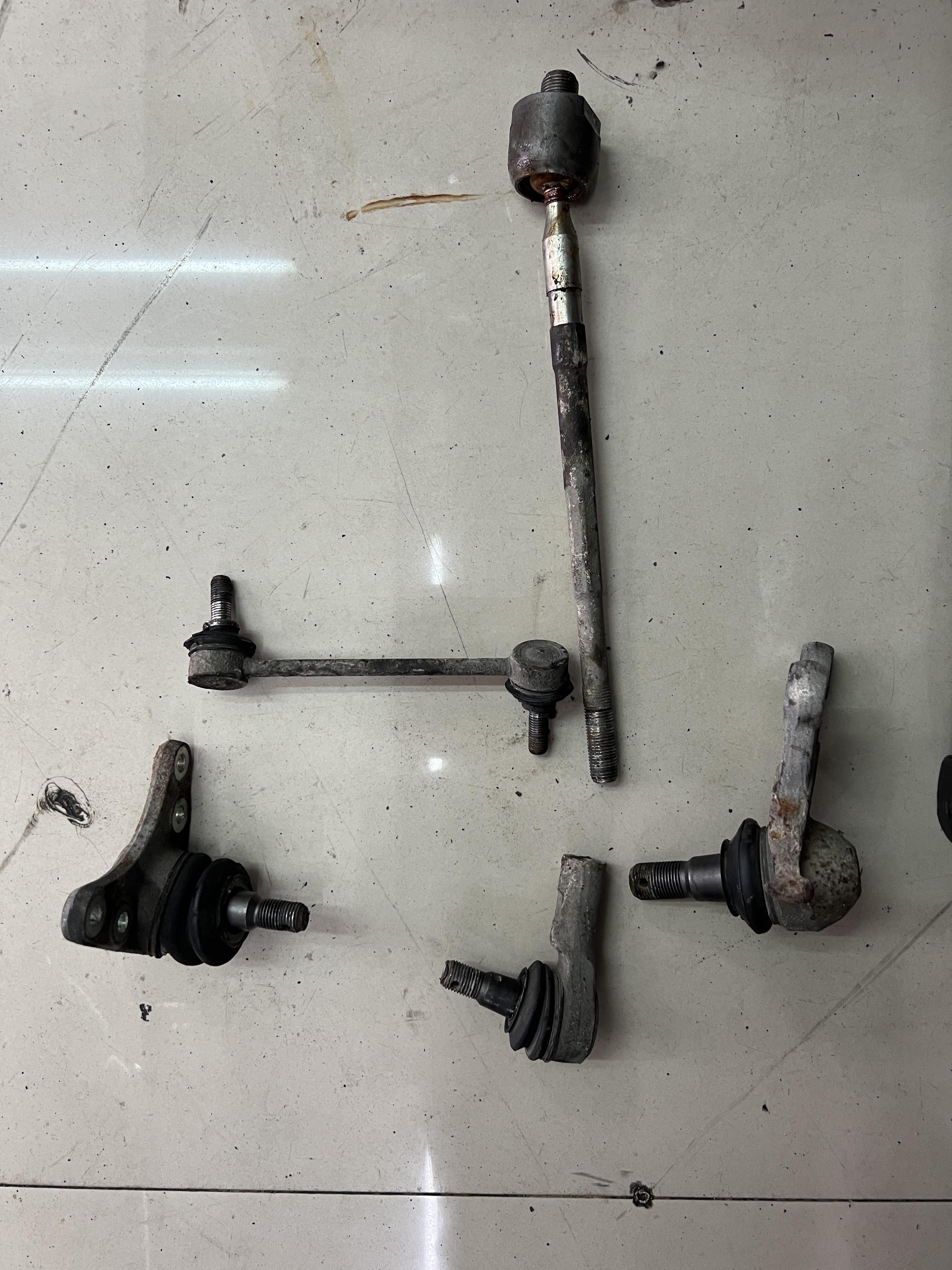 ISUZU DMAX เข้ารับบริการอัพเกรดจานเบรก และซ่อมบำรุงช่วงล่าง [+] XPS จานเบรกอัพเกรดเซาะร่อง [+] ผ้าเบรก Yoshi หน้า และ Gilring หลัง [+] ลูกหมาก ตอง5 แท้ ญี่ปุ่น *เพื่อความรวดเร็วในการเข้ารับบริการ แนะนำนัดหมายก่อนครับ 𝙊𝙪𝙧 𝙎𝙚𝙧𝙫𝙞𝙘𝙚 บริการทางร้านเรารับทำอะไรบ้าง 🔧 มียางรถยนต์ทุกยี่ห้อให้เลือกซื้อ 🔧 โช้คอัพ สปริง 🔧 เช็คช่วงล่าง แก้ปัญหาให้ตรงจุด 🔧 ติดตั้งยางแบบไร้รอย 100% 🔧 บริการสลับยาง ตามอายุ 🔧 บริการล้างลิ้นปีกผีเสื้อ 🔧 บริการเช็คระยะรถยนต์ 🔧 เปลี่ยนถ่ายของเหลวทั้งระบบ 🔧 ตั้งศูนย์ด้วยเครื่อง HUNTER นำเข้าจาก USA สอบถามข้อมูลเพิ่มเติม หรือนัดหมายเข้ารับบริการ ☎️ : 08-6569-1915 ☎️ : 08-6544-5963 Line id : @88rw Tiktok : https://www.tiktok.com/@88rwycrr Youtube : https://youtube.com/@88rw Facebook : https://www.facebook.com/88rwtire Location : https://goo.gl/maps/HrNUAZXPN94KvxZ98?coh=178573&entry=tt #รถยนต์มีปัญหาไม่รู้ต้องแก้ตรงไหน ทางเรายินดี ตรวจหาปัญหาและหาวิธีแก้ บอกลูกค้าก่อนลงมือทำเสมอราคาเป็นธรรมไม่เอาเปรียบ สบายใจคุณลูกค้า ร้านยางเจริญรุ่งเรือง ยินดีต้อนรับครับ