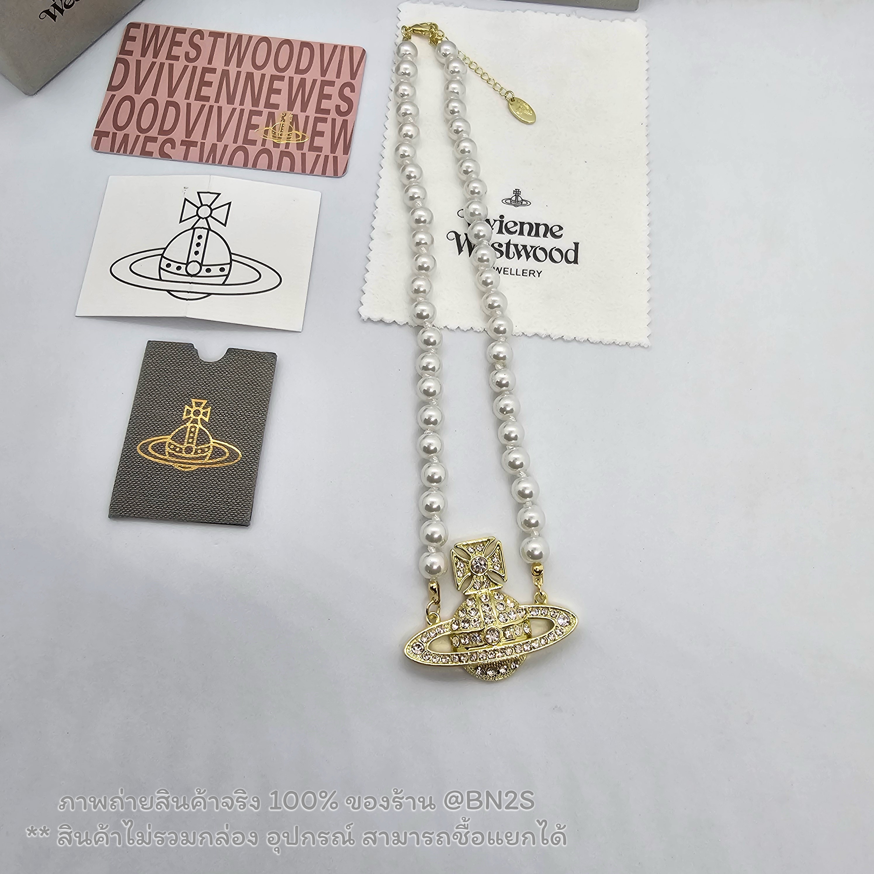 สีทอง | Vivienne Westwood One Row Pearl Bas Relief Choker สร้อยไข่มุกวิเวียน จี้ตัวใหญ่ งานสวย ปั๊มหลัง อะไหล่สีทอง ไข่มุกมัดปม ตามแบบของแท้