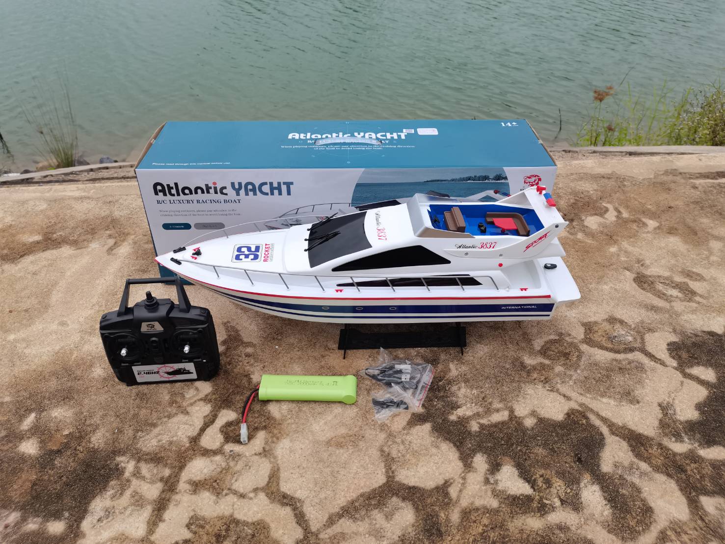 เรือบังคับ HENG-LONG 3837 2.4.GHZ ATLANTIC YACHT R/C 25KM/H เรือสเกลสวยงาม ใหญ่มาก