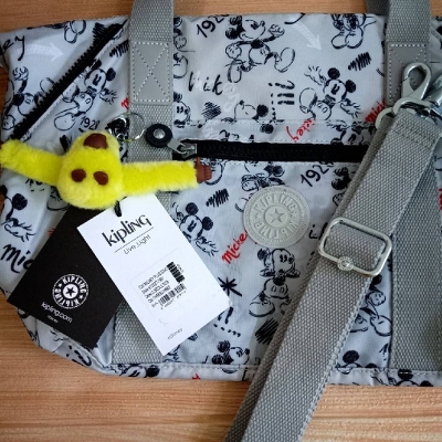 Kipling คิปลิ้ง กระเป๋า รุ่นDisney's 90 Years Handbag