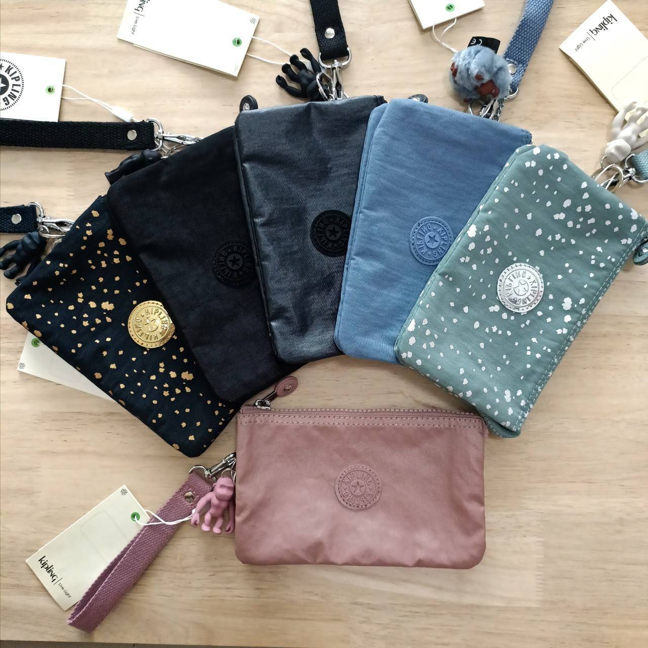 กระเป๋าคล้องมือ Kipling Creativity Large Pouch คิปลิ้ง