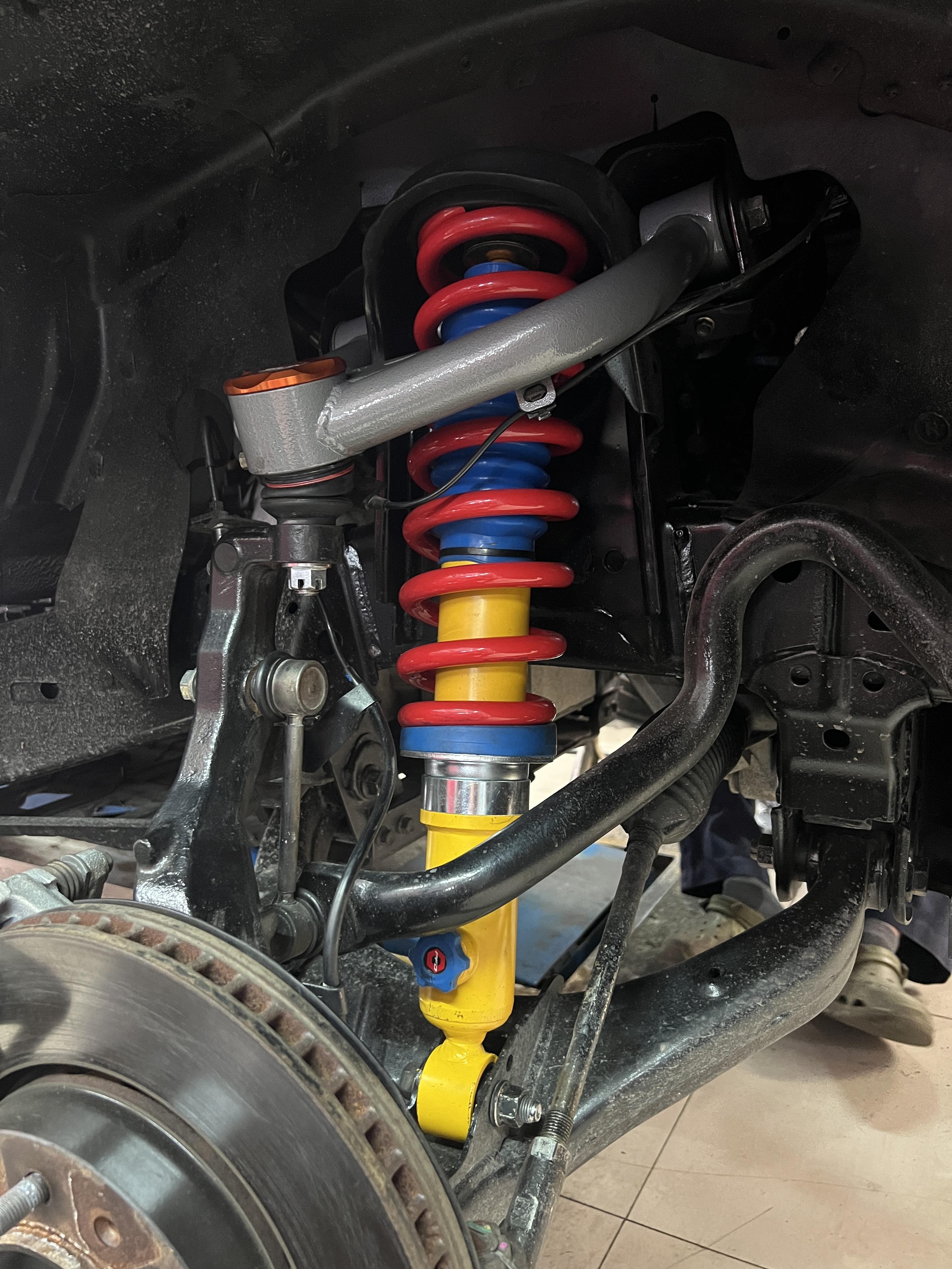 ISUZU DMAX VCROSS เข้ารับบริการเปลี่ยนโช้คอัพ ใช้งานประจำวัน [+] PROFENDER 4PAG [+] ปีกนกสำหรับยก *เพื่อความรวดเร็วนัดหมายก่อนเข้ารับบริการครับ 𝙊𝙪𝙧 𝙎𝙚𝙧𝙫𝙞𝙘𝙚 บริการทางร้านเรารับทำอะไรบ้าง 👉มียางรถยนต์ทุกยี่ห้อให้เลือกซื้อ 👉โช้คอัพ สปริง 👉เช็คช่วงล่าง แก้ปัญหาให้ตรงจุด 👉ติดตั้งยางแบบไร้รอย 100% 👉บริการสลับยาง ตามอายุ 👉บริการล้างลิ้นปีกผีเสื้อ 👉บริการเช็คระยะรถยนต์ 👉เปลี่ยนถ่ายของเหลวทั้งระบบ 👉ตั้งศูนย์ด้วยเครื่อง HUNTER นำเข้าจาก USA สอบถามข้อมูลเพิ่มเติม หรือนัดหมายเข้ารับบริการ ☎️ : 08-6569-1915 ☎️ : 08-6544-5963 Line id : @88rw Facebook : https://www.facebook.com/88rwtire Location : https://goo.gl/maps/HrNUAZXPN94KvxZ98? #รถยนต์มีปัญหาไม่รู้ต้องแก้ตรงไหน ทางเรายินดี ตรวจหาปัญหาและหาวิธีแก้ บอกลูกค้าก่อนลงมือทำเสมอราคาเป็นธรรม #profender4pag