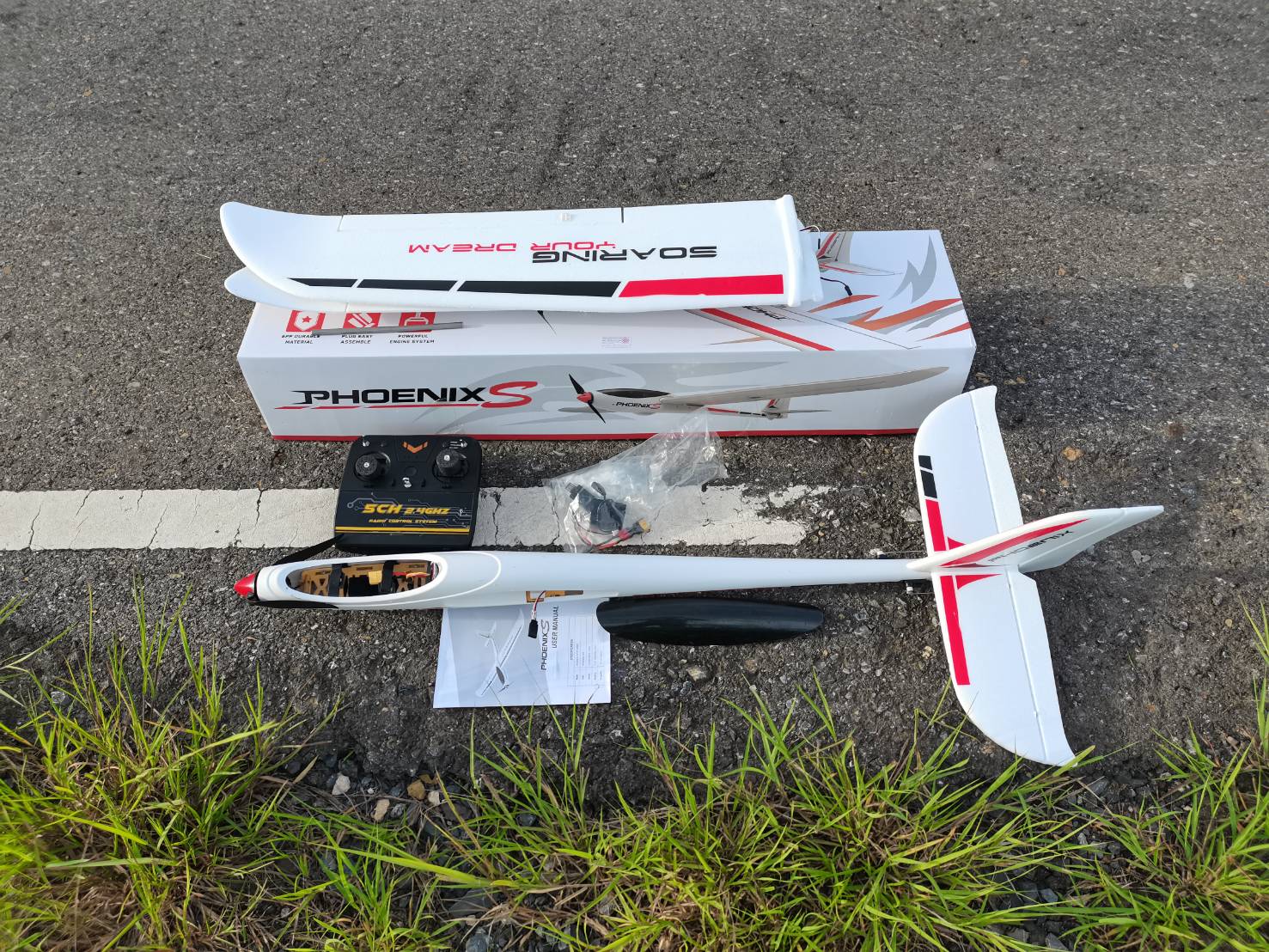 เครื่องร่อนลำยัก Volantex RC Phoenix 1.6m Glider ( V742-6 2.4GHZ 4CH สินค้าลำใหญ่บินดีมากๆ )มีระบบควบคุมการบินที่ดีเยี่ยม เหมาะกับคนชอบบินนานๆ แบตเตอร์รี่ 7.4V 1500 MA/H พร้อมชุดชร์าจ