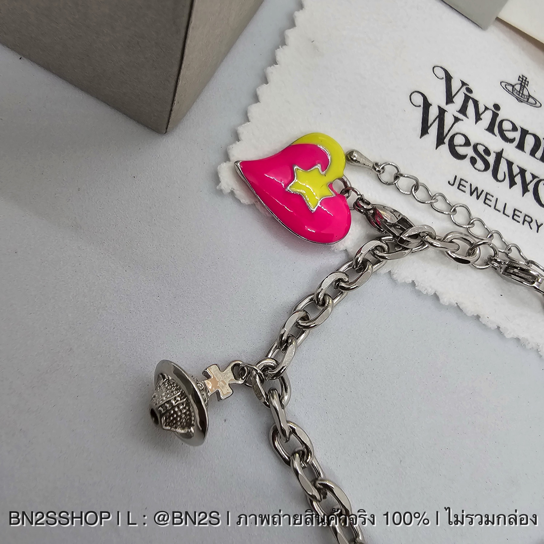 Vivienne Westwood Orb Charm สร้อยข้อมือ ห้อจี้ชาร์มหัวใจ ดาวเสาร์