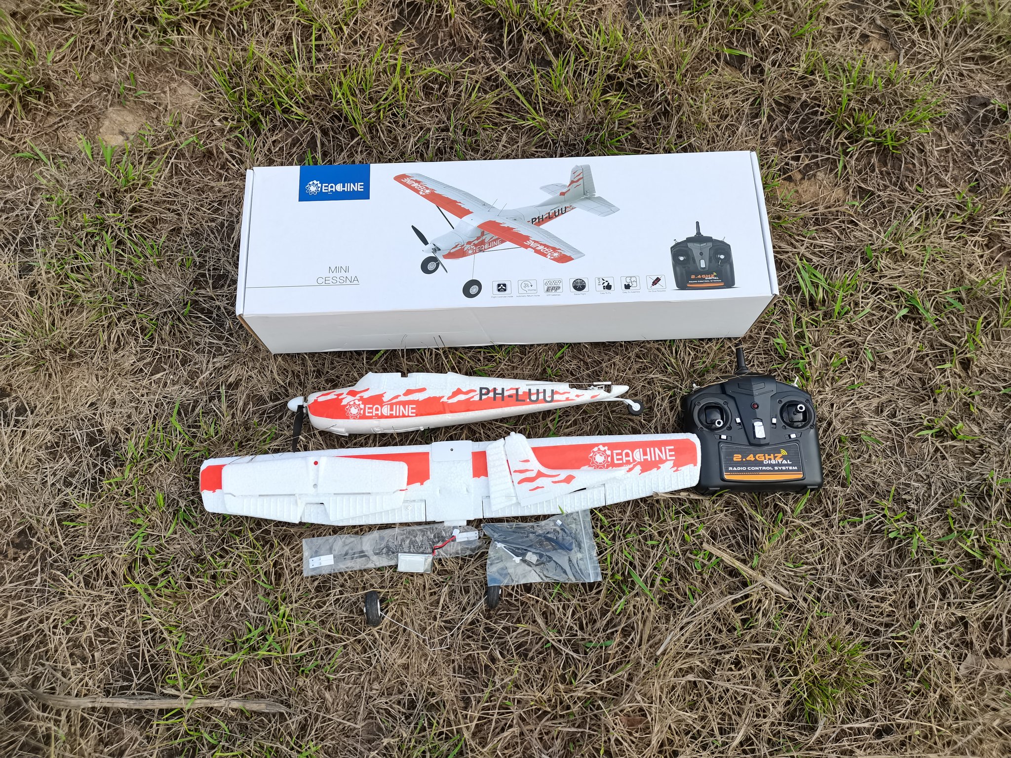 เครื่องบินบังคับวิทยุ Eachine mini cessna182-4Ch 2.4GHZ สินค้าชุดพร้อมเล่น