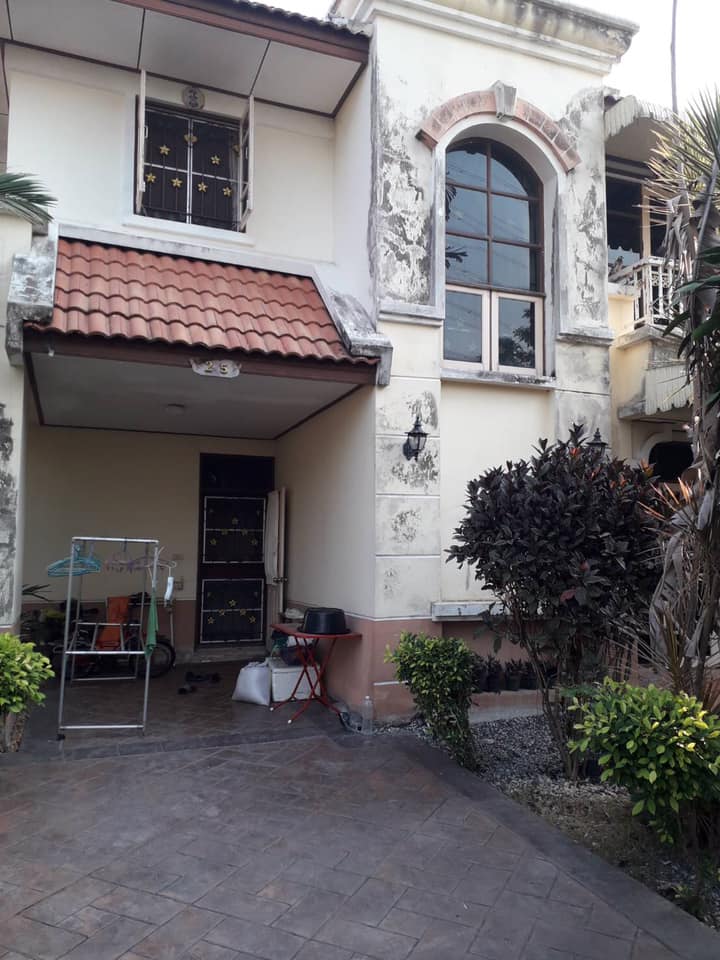 ขายบ้านเนื้อที่ 80 ตารางวา สามห้องนอน สามห้องน้ำ