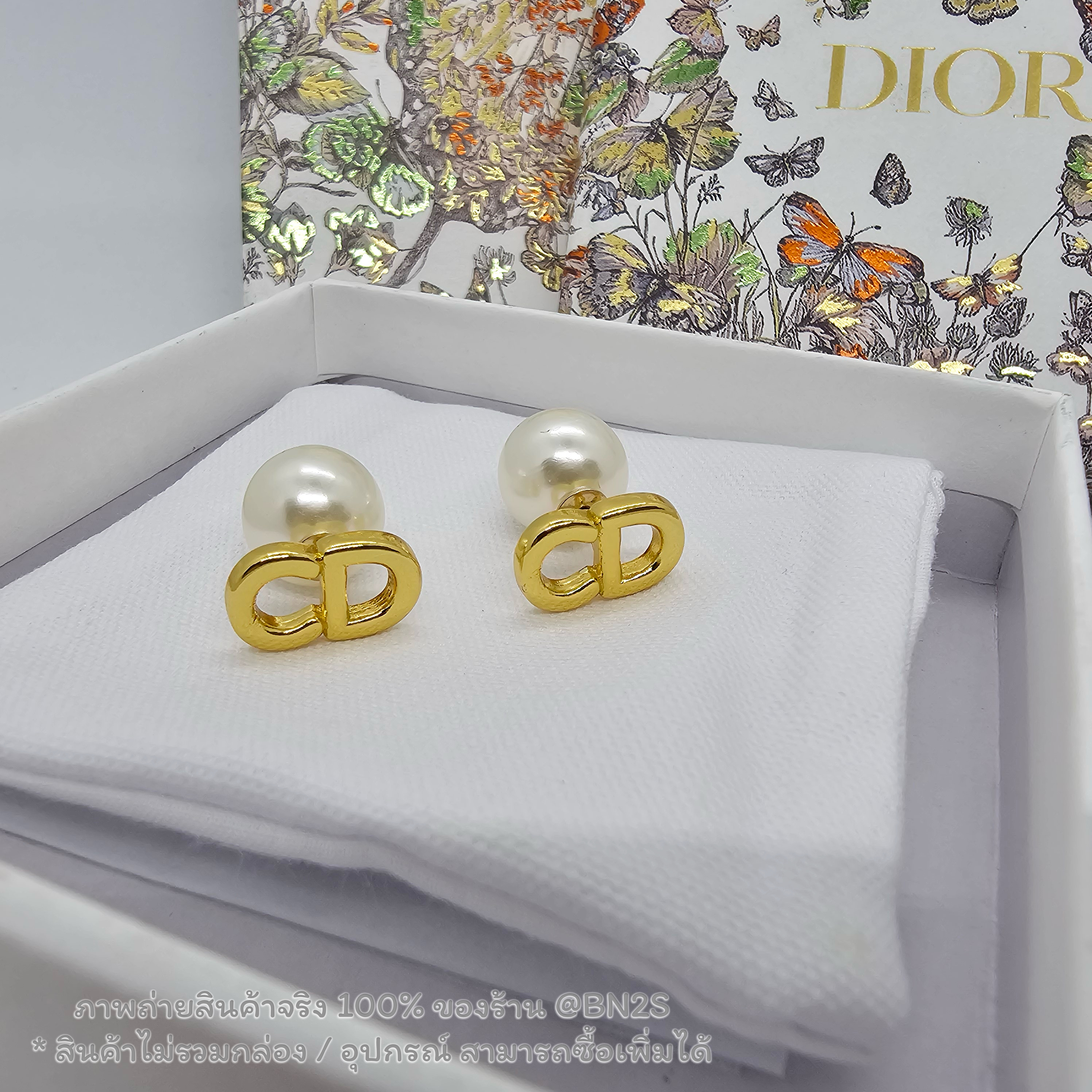 Dior STUD PEARL EARRING ต่างหู CD ทับหลังไข่มุก อะไหล่สีทอง โชว์โลโก้ตะโกน สวยมาก พร้อมส่ง ไม่มีกล่อง อุปกรณ์