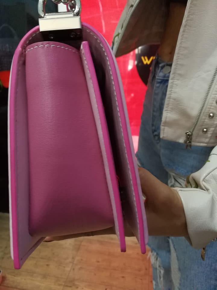 สินค้าแนะนำ : กระเป๋าสะพายหนังจระเข้แท้ สีชมพู