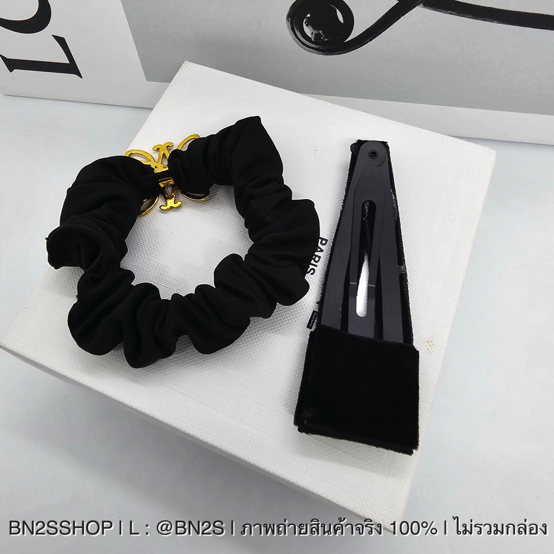 Loewe ยางรัดผมผ้าไหมสีดำ ประดับโลโก้สีทองวินเทจ ราคาไม่แพง