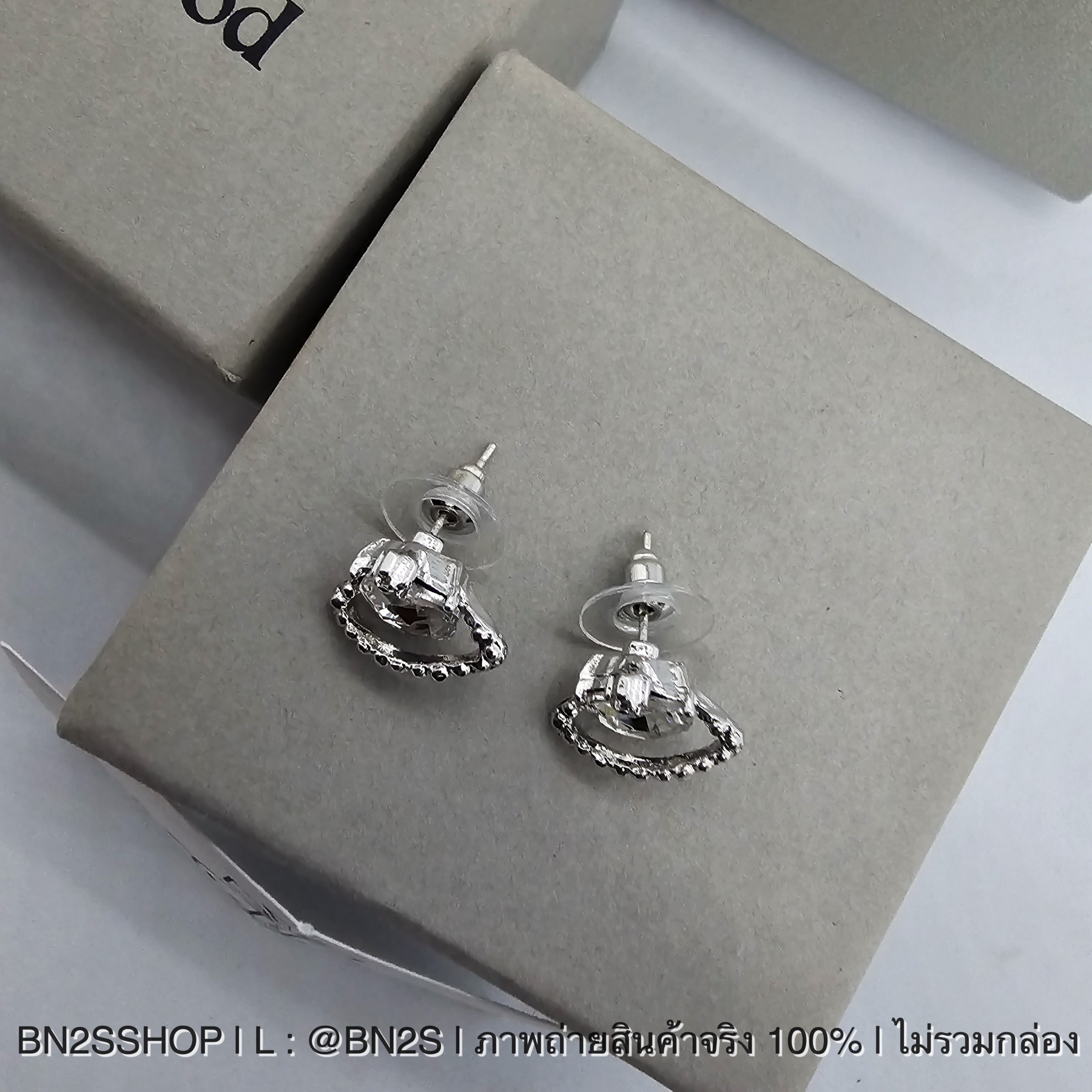 Vivienne Westwood Reina Earring ต่างหูจี้ดาวเสาร์ ฝังเพชรเม็ดกลาง ล้อมเพชร งานอะไหล่เงิน พร้อมจัดส่ง พร้อมส่งในไทย