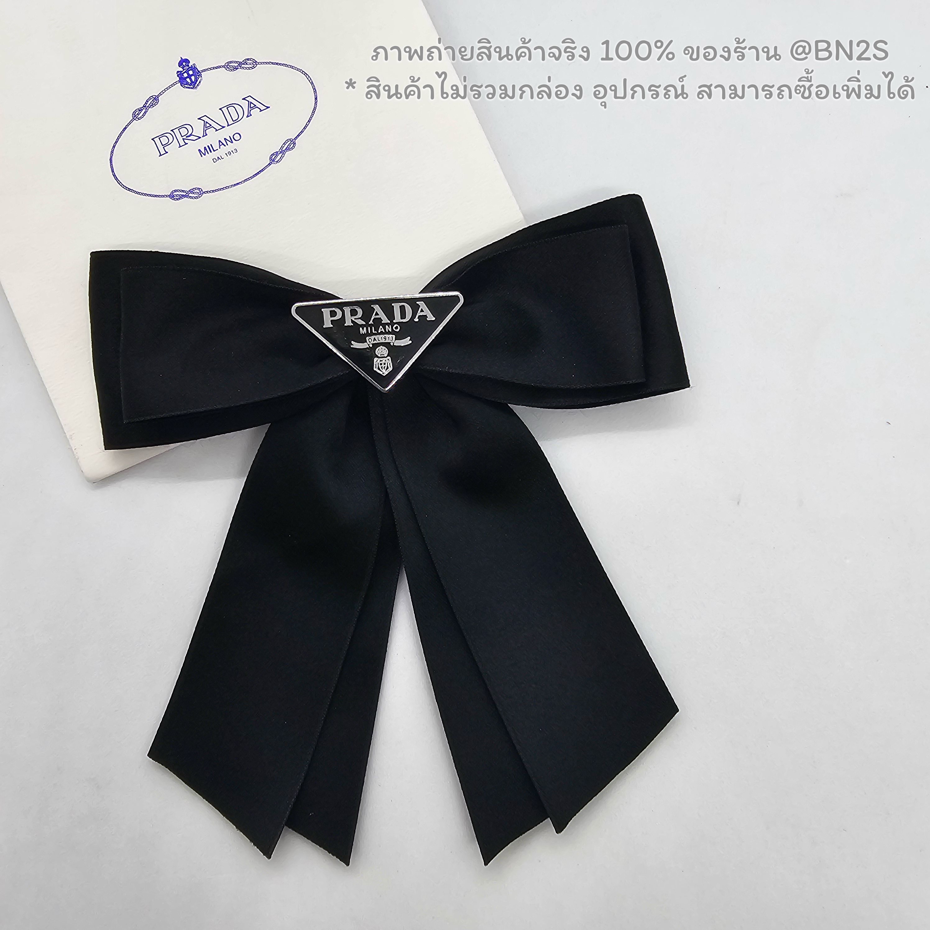 สีดำ | PRADA Triangle-Logo Bow hair clip กิ๊บหนีบผมริบบิ้น แบบสปริง ประดับโลโก้ปราด้า สีดำ ขาว งานสวย ภาพถ่ายงานจริง สี ขาว , ดำ ไม่รวมกล่อง