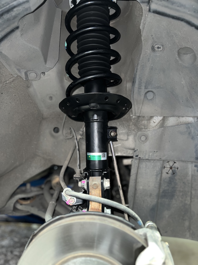honda city ติดตั้งโช้คอัพ Tein EnduraPro Basic พร้อมอะไหล่ส่วนควบใหม่ทั้งหมด สิ่งที่จะได้รับหลังจากติดตั้ง: ฟีลลิ่งหนึบแน่นสไตล์ญี่ปุ่น: โช้คอัพ Tein EnduraPro Basic ให้ความหนึบแน่นที่เหนือกว่าโช้คเดิม แต่ยังคงความนุ่มนวลไว้ เทคโนโลยี H.B.S.: ช่วยดูดซับแรงกระแทกในจังหวะยุบตัวสุด ลดอาการกระดอนเมื่อเจอหลุมหรือคอสะพาน คุณภาพมาตรฐาน OEM: ผลิตจากวัสดุคุณภาพสูง ทนทาน และติดตั้งแทนของเดิมได้ทันที ไม่ต้องดัดแปลง ความมั่นคงที่เพิ่มขึ้น: รถทรงตัวได้นิ่งขึ้น เข้าโค้งมั่นใจ ลดอาการโคลงเคลง เหมาะสำหรับใคร? เจ้าของ City 2016 ที่ต้องการความหนึบและมั่นคงในการขับขี่ประจำวัน ผู้ที่ต้องการอัปเกรดความทนทานและความปลอดภัยของช่วงล่าง โดยไม่ต้องการโหลดเตี้ย 👉 สำหรับเจ้าของ City ที่อยากได้ฟีลลิ่งขับขี่ที่มั่นใจกว่าเดิม Tein EnduraPro Basic คือคำตอบ! 📌 สอบถามข้อมูลเพิ่มเติม หรือนัดหมายเข้ารับบริการ ☎️ : 08-6569-1915 ☎️ : 08-6544-5963 💬 Line id : @88rw 📍 Location : https://goo.gl/maps/HrNUAZXPN94KvxZ98 🌐 Facebook : https://www.facebook.com/88rwtire #Honda #City #City2016 #Tein #EnduraPro #โช้คอัพ #ช่วงล่าง #ยางเจริญรุ่งเรือง #นนทบุรี #งามวงศ์วาน #ยางรถยนต์นนทบุรี #ช่วงล่างรถยนต์ #โช้คอัพรถยนต์