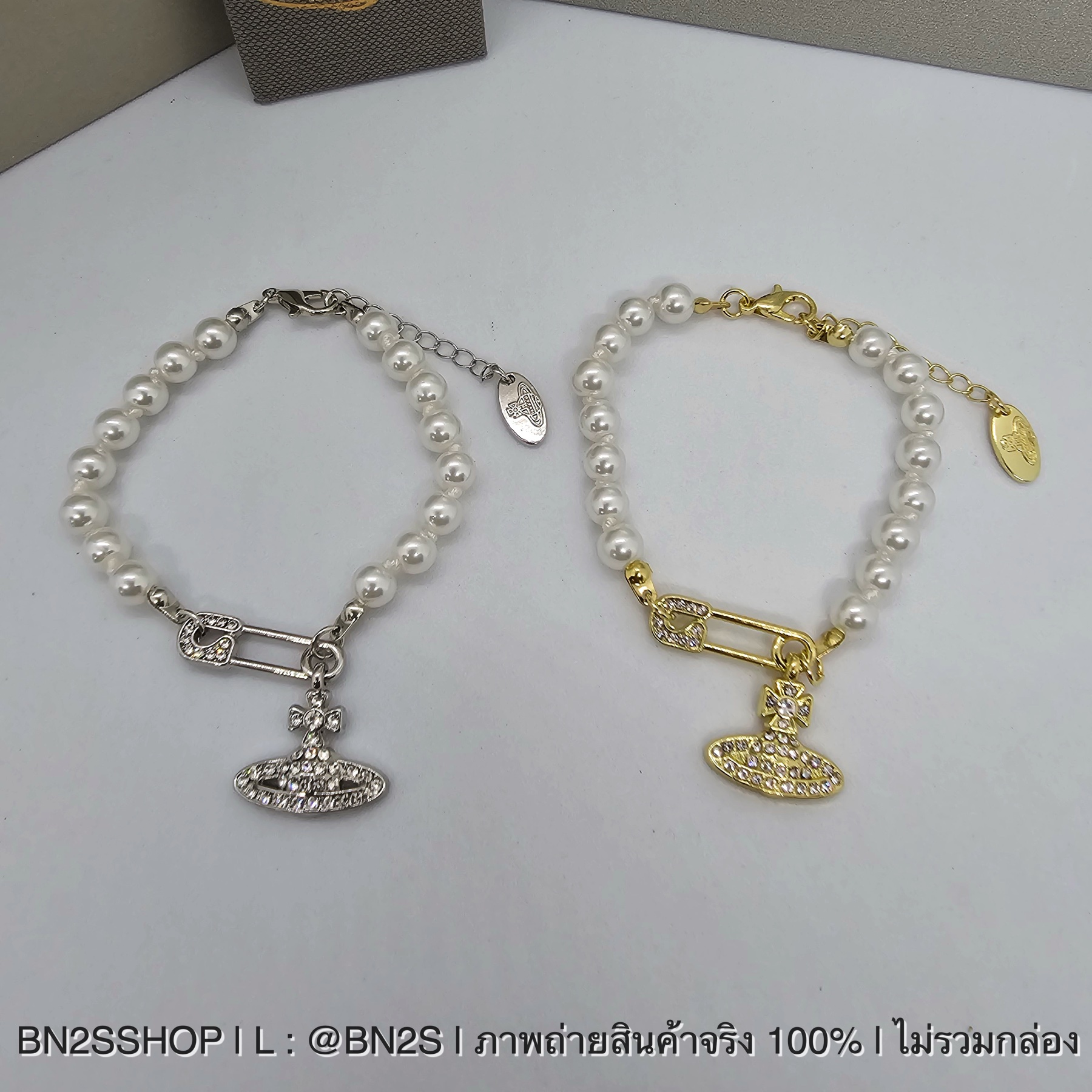 สีเงิน | Vivienne Westwood Lucrece Pearl Bracelet สร้อยข้อมือไข่มุกวิเวียน จี้ดาวเสาร์เข็มกลัด