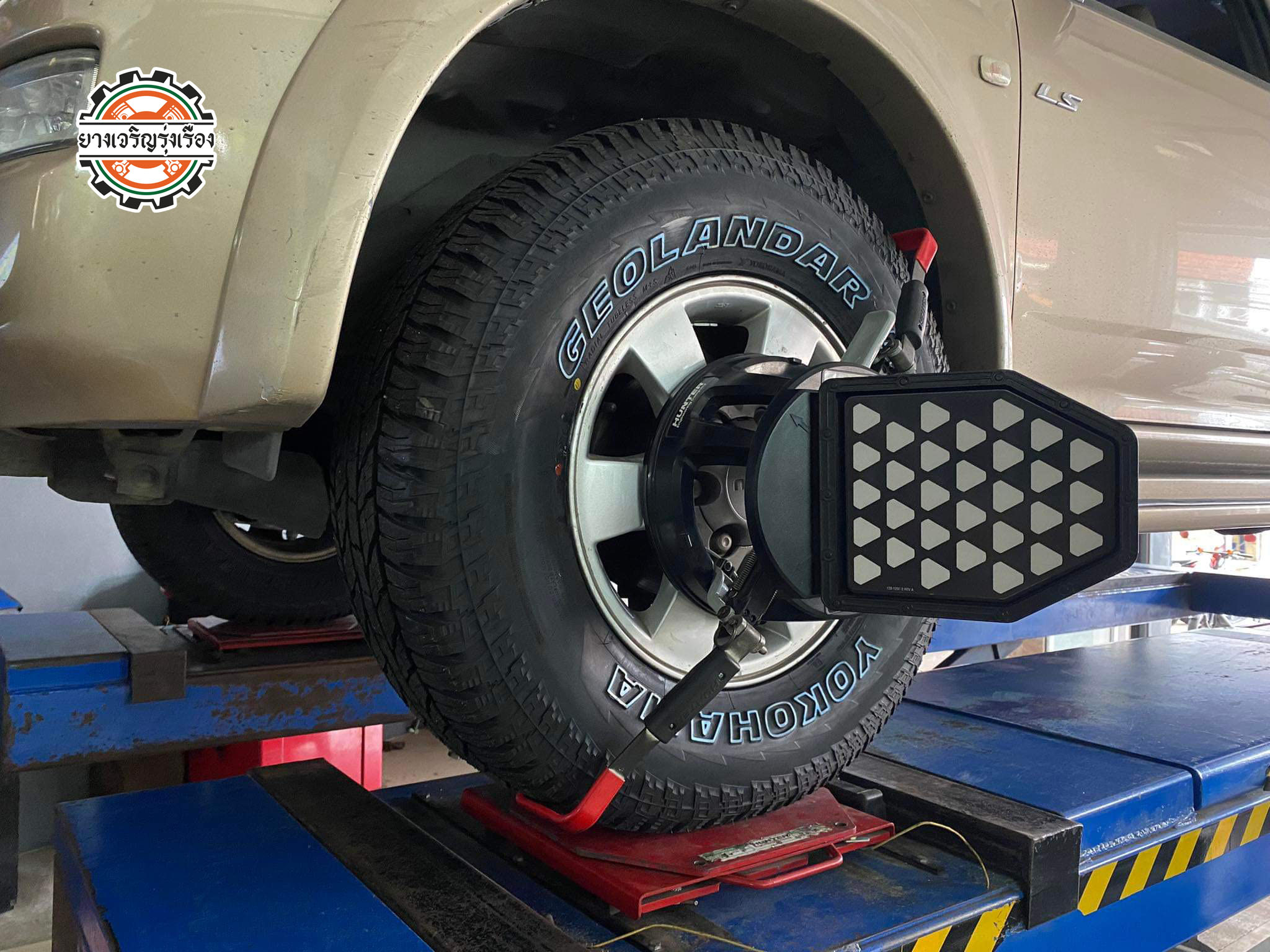 ISUZU D-MAX เข้ารับบริการเปลี่ยนยางรถยนต์ ขอยางคุณภาพเยี่ยม ผลิตญึ่ปุ่น ☄️YOKOHAMA GEOLANDAR A/T G015 ขนาด 265/70R16 𝙊𝙪𝙧 𝙎𝙚𝙧𝙫𝙞𝙘𝙚 บริการทางร้านเรารับทำอะไรบ้าง 🔧 ติดตั้งยางแบบไร้รอย 100% 🔧 บริการสลับยาง ตามอายุ 🔧 มียางรถยนต์ทุกยี่ห้อให้เลือกซื้อ 🔧 เช็คช่วงล่าง แก้ปัญหาให้ตรงจุด 🔧 บริการล้างลิ้นปีกผีเสื้อ 🔧 บริการเช็คระยะรถยนต์ 🔧 เปลี่ยนถ่ายของเหลวทั้งระบบ 🔧 ตั้งศูนย์ด้วยเครื่อง HUNTER นำเข้าจาก USA สอบถามข้อมูลเพิ่มเติม หรือนัดหมายเข้ารับบริการ Tel : 08-6569-1915 Tel : 08-6544-5963 Line id : @88rw Tiktok : https://www.tiktok.com/@88rwycrr Youtube : https://youtube.com/@88rw Facebook : https://www.facebook.com/88rwtire Location : https://goo.gl/maps/HrNUAZXPN94KvxZ98?coh=178573&entry=tt #รถยนต์มีปัญหาไม่รู้ต้องแก้ตรงไหน ทางเรายินดี ตรวจหาปัญหาและหาวิธีแก้ บอกลูกค้าก่อนลงมือทำเสมอราคาเป็นธรรมไม่เอาเปรียบ สบายใจคุณลูกค้า ---------------------------------- ดูแลให้คำปรึกษาทุกปัญหาคาใจ ไม่ทิ้งลูกค้า มีบริการหลังการขาย 【ให้ผู้เชี่ยวชาญของเรา ดูแลรถคุณ】 ร้านยางเจริญรุ่งเรือง ยินดีต้อนรับครับ ---------------------------------- #โช๊คอัพรถยนต์ #monroe #yss #kayaba #profender #ร้านยางเจริญรุ่งเรือง #นนทบุรี #งามวงศ์วาน #amsfix #บริการช่วงล่างรถยนต์ #ซ่อมบำรุงช่วงล่าง #เซทอัพโช๊คอัพรถยนต์