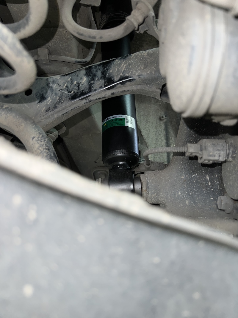Toyota Altis2020+ ติดตั้งโช้คอัพ Tein EnduraPro Basic พร้อมอะไหล่ส่วนควบใหม่ทั้งหมด สิ่งที่จะได้รับหลังจากติดตั้ง: ฟีลลิ่งหนึบแน่นสไตล์ญี่ปุ่น: โช้คอัพ Tein EnduraPro Basic ให้ความหนึบแน่นที่เหนือกว่าโช้คเดิม แต่ยังคงความนุ่มนวลไว้ เทคโนโลยี H.B.S.: ช่วยดูดซับแรงกระแทกในจังหวะยุบตัวสุด ลดอาการกระดอนเมื่อเจอหลุมหรือคอสะพาน คุณภาพมาตรฐาน OEM: ผลิตจากวัสดุคุณภาพสูง ทนทาน และติดตั้งแทนของเดิมได้ทันที ไม่ต้องดัดแปลง ความมั่นคงที่เพิ่มขึ้น: รถทรงตัวได้นิ่งขึ้น เข้าโค้งมั่นใจ ลดอาการโคลงเคลง เหมาะสำหรับใคร? เจ้าของ Altis รุ่นใหม่ที่ต้องการความหนึบและมั่นคงในการขับขี่ประจำวัน ผู้ที่ต้องการอัปเกรดความทนทานและความปลอดภัยของช่วงล่าง โดยไม่ต้องการโหลดเตี้ย 👉 สำหรับเจ้าของ Altis ที่อยากได้ฟีลลิ่งขับขี่ที่มั่นใจกว่าเดิม Tein EnduraPro Basic คือคำตอบ! 📌 สอบถามข้อมูลเพิ่มเติม หรือนัดหมายเข้ารับบริการ ☎️ : 08-6569-1915 ☎️ : 08-6544-5963 💬 Line id : @88rw 📍 Location : https://goo.gl/maps/HrNUAZXPN94KvxZ98 🌐 Facebook : https://www.facebook.com/88rwtire #Toyota #Altis #Altis2020 #Tein #EnduraPro #โช้คอัพ #ช่วงล่าง #ยางเจริญรุ่งเรือง #นนทบุรี #งามวงศ์วาน #ยางรถยนต์นนทบุรี #ช่วงล่างรถยนต์ #โช้คอัพรถยนต์