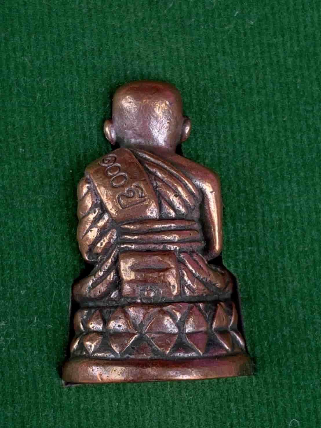 พระกร่งใหญ่บัวรอบ หลวงพ่อทวด พิมพ์โบราณ รุ่น ๑๐๐ ปี อาจารย์ทิม เนื้อนวะแก่ทอง หมายเลข ๒๖๗