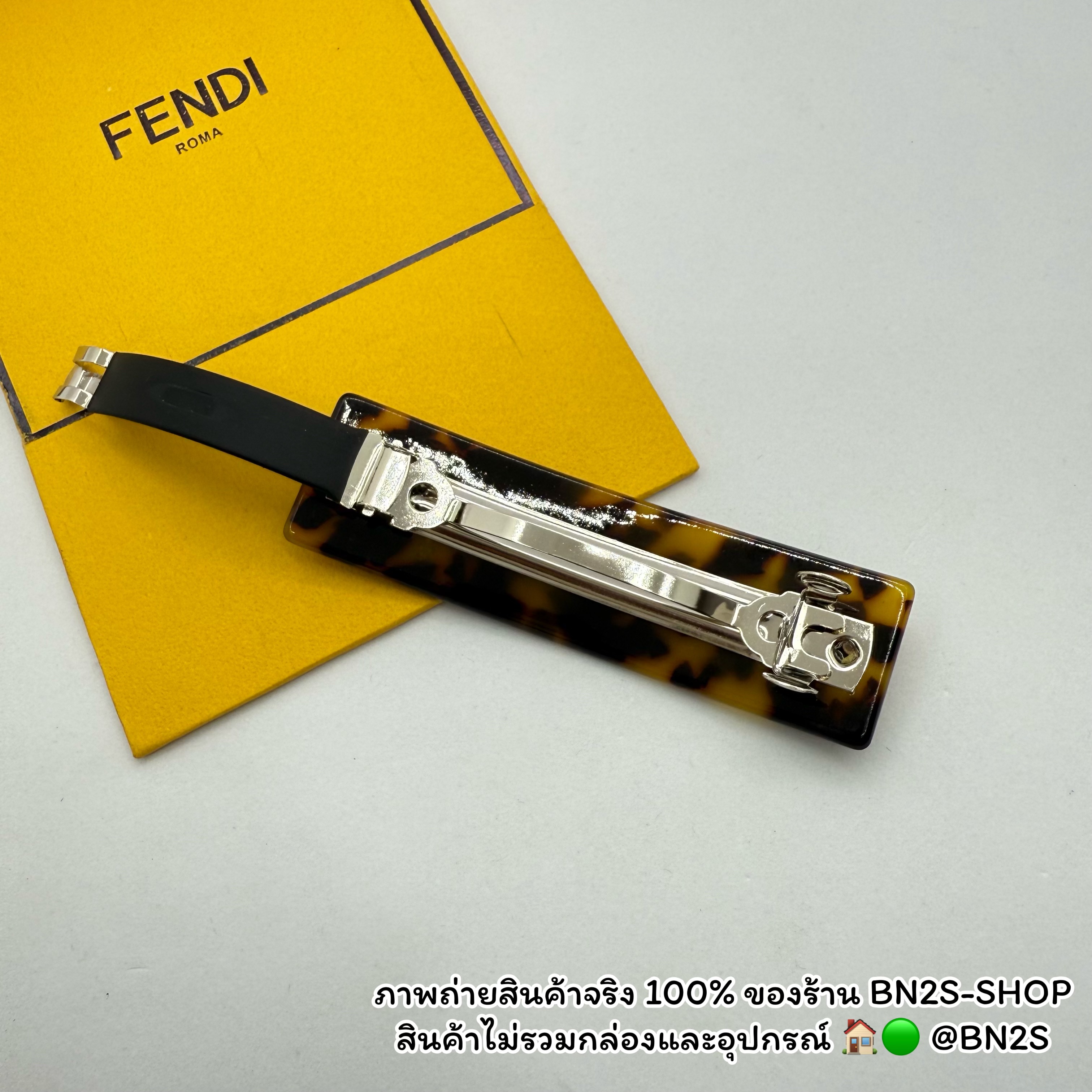 สีน้ำตาลอ่อน | Fendi กิ๊บหนีบผมอะคลิลิค แบบสปริง มีสองสี พร้อมส่งในไทย