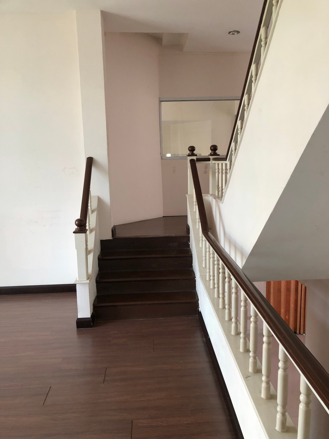 บ้านแฝด 54 ตรว. หมู่บ้านภุมริน ซอยพหลโยธิน72 ติดห้างเซียร์รังสิต