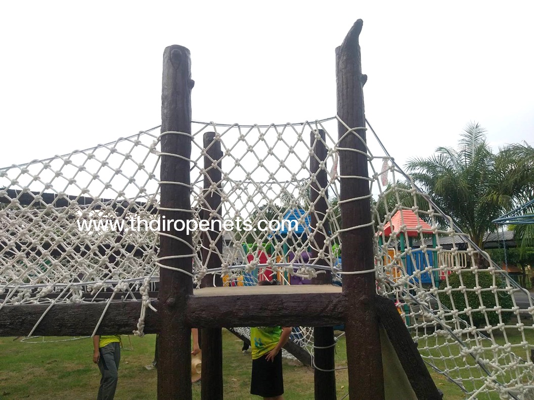 Safety Net Polyester ตาข่ายกันตก ทำเครื่องเล่นสนามเด็กเล่น ราวสะพาน ราวระเบียง กั้นเตียง 2 ชั้น มีสินค้าพร้อมส่ง