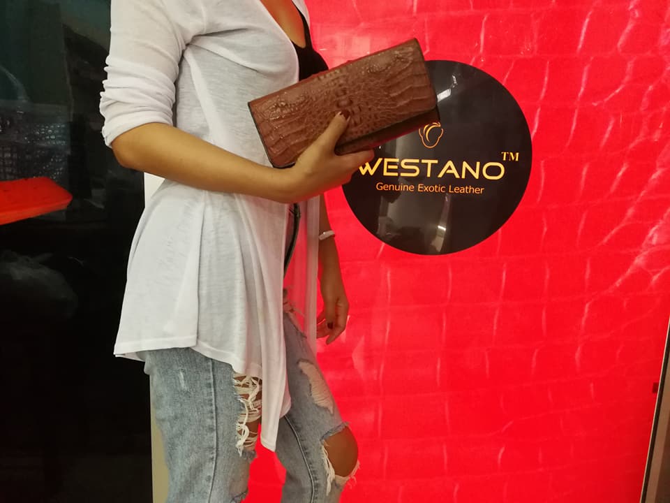 กระเป๋าสะพายหนังจระเข้แท้ แบบคลัทซ์ สีน้ำตาล รหัส CRW1217W-09-BR