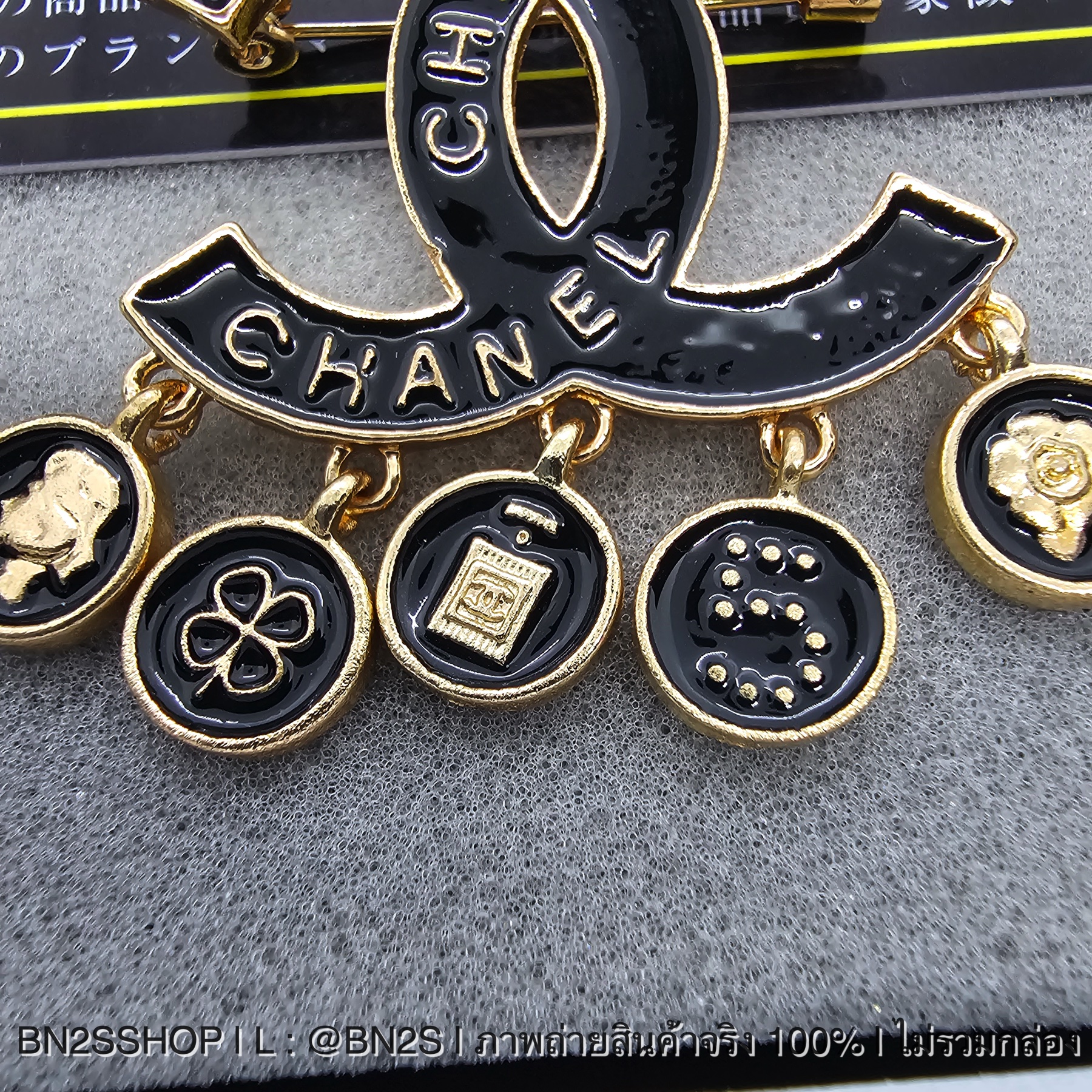 Chanel CC Logo Brooch เข็มกลัดติดสูท เข็มกลัดชาแนล รุ่นใหม่ จี้ CC พร้อมตัวห้อย งานสวยน่ารัก