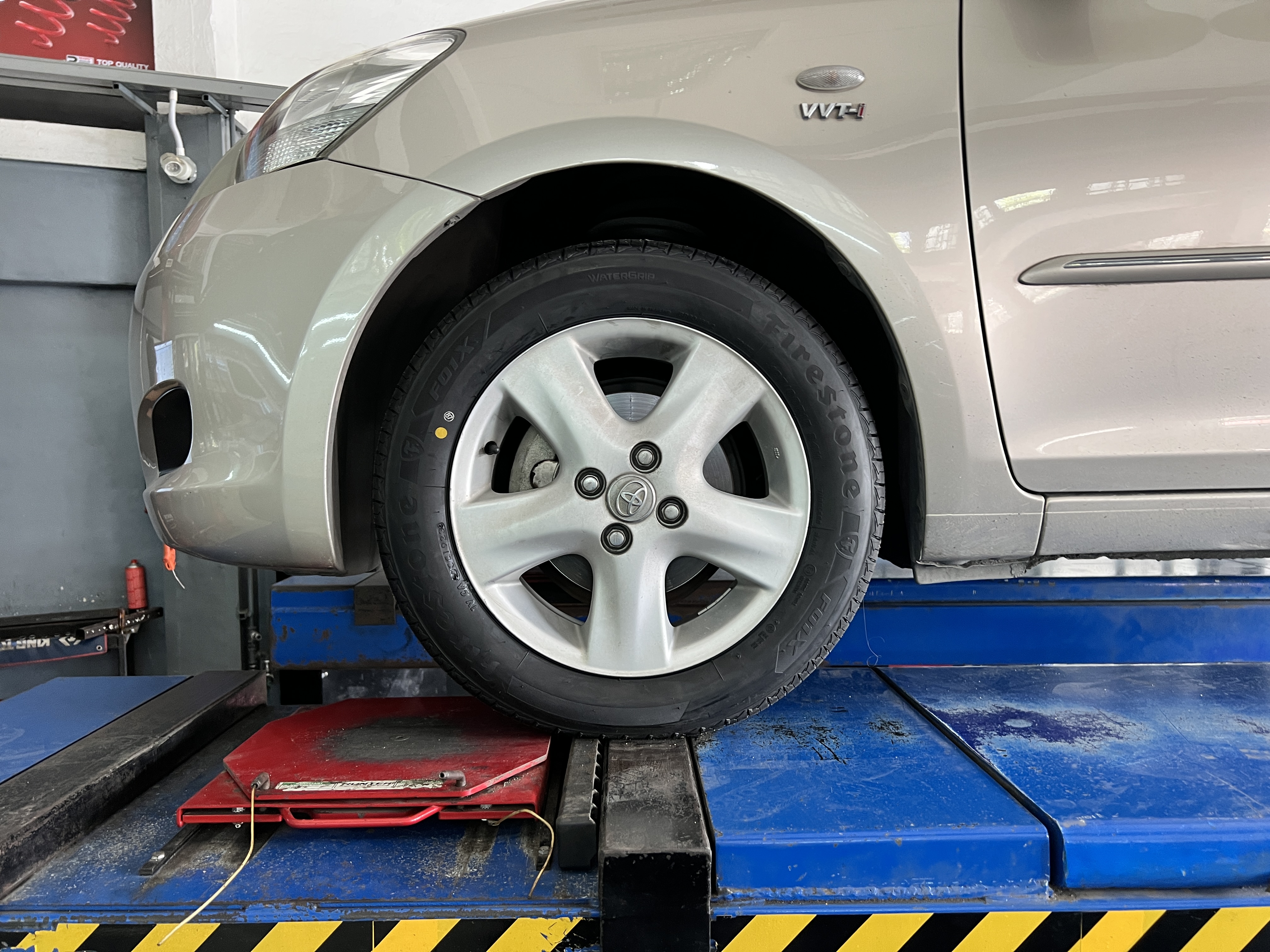 TOYOTA VIOS เปลี่ยนยางรถยนต์ ใช้งานประจำวัน [+] FIRESTONE F01X 185/60R15 *เพื่อความรวดเร็วในการเข้ารับบริการ แนะนำนัดหมายก่อนครับ 𝙊𝙪𝙧 𝙎𝙚𝙧𝙫𝙞𝙘𝙚 บริการทางร้านเรารับทำอะไรบ้าง 🔧 มียางรถยนต์ทุกยี่ห้อให้เลือกซื้อ 🔧 โช้คอัพ สปริง 🔧 เช็คช่วงล่าง แก้ปัญหาให้ตรงจุด 🔧 ติดตั้งยางแบบไร้รอย 100% 🔧 บริการสลับยาง ตามอายุ 🔧 บริการล้างลิ้นปีกผีเสื้อ 🔧 บริการเช็คระยะรถยนต์ 🔧 เปลี่ยนถ่ายของเหลวทั้งระบบ 🔧 ตั้งศูนย์ด้วยเครื่อง HUNTER นำเข้าจาก USA สอบถามข้อมูลเพิ่มเติม หรือนัดหมายเข้ารับบริการ ☎️ : 08-6569-1915 ☎️ : 08-6544-5963 Line id : @88rw Tiktok : https://www.tiktok.com/@88rwycrr Youtube : https://youtube.com/@88rw Facebook : https://www.facebook.com/88rwtire Location : https://goo.gl/maps/HrNUAZXPN94KvxZ98? #รถยนต์มีปัญหาไม่รู้ต้องแก้ตรงไหน ทางเรายินดี ตรวจหาปัญหาและหาวิธีแก้ บอกลูกค้าก่อนลงมือทำเสมอราคาเป็นธรรมไม่เอาเปรียบ สบายใจคุณลูกค้า ร้านยางเจริญรุ่งเรือง ยินดีต้อนรับครับ