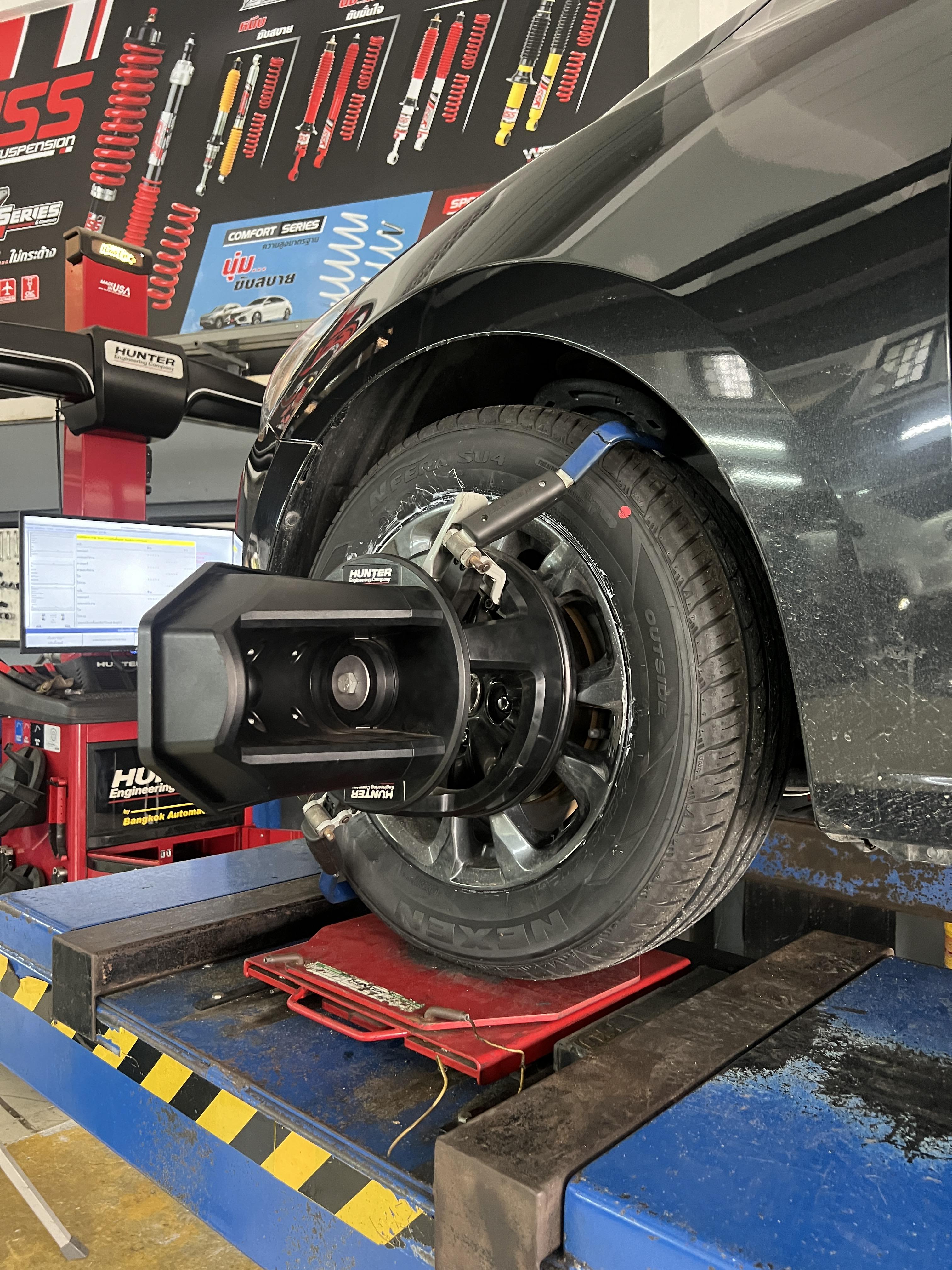 MAZDA 2 Skyactive เข้ารับบริการเปลี่ยนยางรถยนต์ [+] 𝗡𝗘𝗫𝗘𝗡 SU4 185/65R15 *เฉาพาะ NEXEN ประกันยาง 1 ปี หรือ 25,000 กม. บาด บวม เบียด แตก ระเบิด เปลี่ยนเส้นใหม่ ครับ *เพื่อความสะดวกในการรับบริการ นัดหมายเวลาก่อนเข้ารับบริการทุกครั้งครับ 𝙊𝙪𝙧 𝙎𝙚𝙧𝙫𝙞𝙘𝙚 บริการทางร้านเรารับทำอะไรบ้าง 🔧 มียางรถยนต์ทุกยี่ห้อให้เลือกซื้อ 🔧 โช้คอัพ สปริง 🔧 เช็คช่วงล่าง แก้ปัญหาให้ตรงจุด 🔧 ติดตั้งยางแบบไร้รอย 100% 🔧 บริการสลับยาง ตามอายุ 🔧 บริการล้างลิ้นปีกผีเสื้อ 🔧 บริการเช็คระยะรถยนต์ 🔧 เปลี่ยนถ่ายของเหลวทั้งระบบ 🔧 ตั้งศูนย์ด้วยเครื่อง HUNTER นำเข้าจาก USA สอบถามข้อมูลเพิ่มเติม หรือนัดหมายเข้ารับบริการ ☎️ : 08-6569-1915 ☎️ : 08-6544-5963 Line id : @88rw Tiktok : https://www.tiktok.com/@88rwycrr Youtube : https://youtube.com/@88rw Facebook : https://www.facebook.com/88rwtire Location : https://goo.gl/maps/HrN #รถยนต์มีปัญหาไม่รู้ต้องแก้ตรงไหน ทางเรายินดี ตรวจหาปัญหาและหาวิธีแก้ บอกลูกค้าก่อนลงมือทำเสมอราคาเป็นธรรมไม่เอาเปรียบ สบายใจคุณลูกค้า ร้านยางเจริญรุ่งเรือง ยินดีต้อนรับครับ UAZXPN94KvxZ98?coh=178573&entry=tt