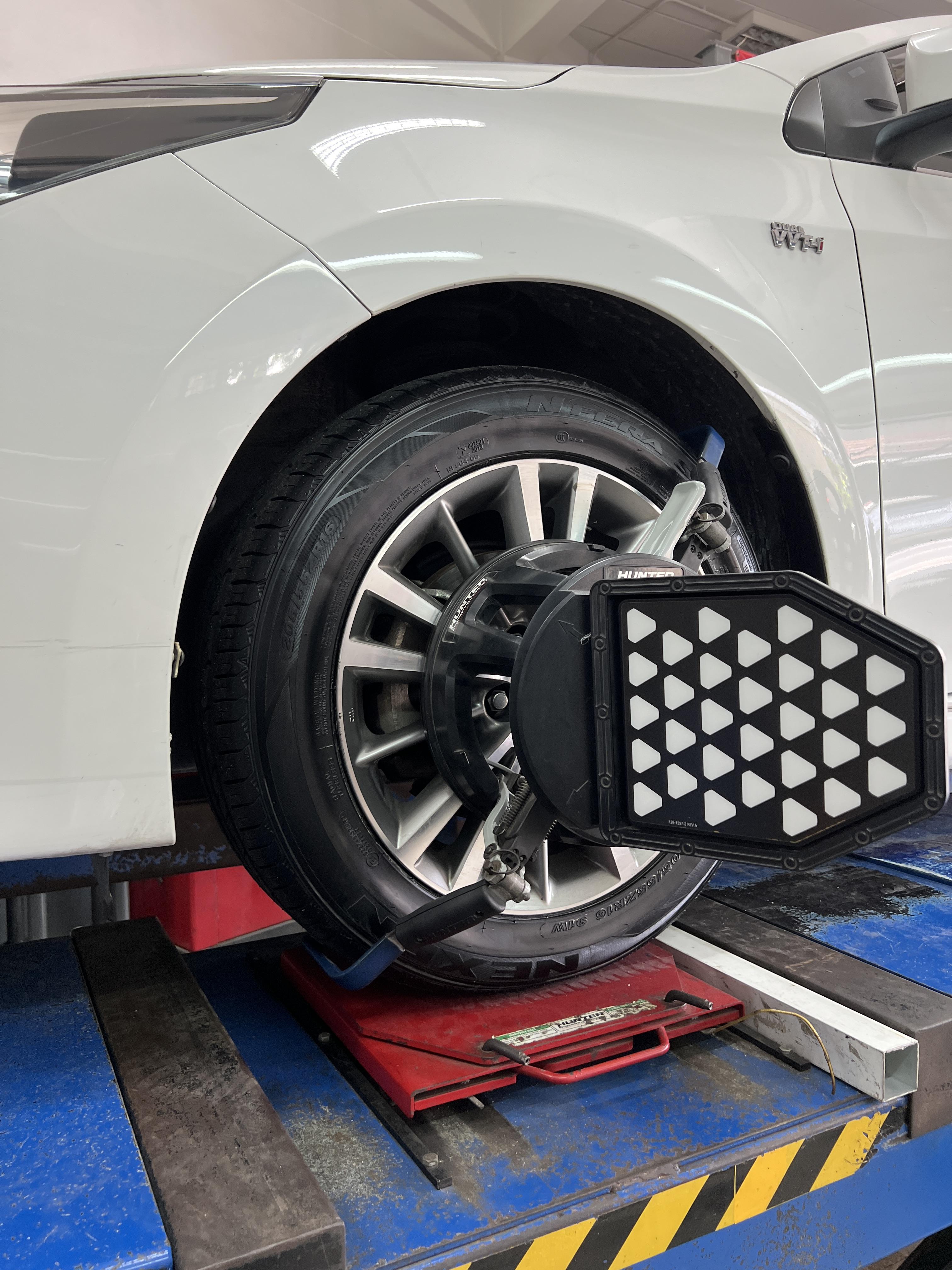 TOYOTA ALTIS เปลี่ยนยางรถยนต์ใช้งานประจำวัน [+] NEXEN SU4 205/55R16 #ถ่ายให้เป๊ะแชร์ให้ปังกับยางNexen #เส้นต่อไปใช้เน็กเซ็น #nexentirethailand #nexentire #ยางรถยนต์ *เพื่อความรวดเร็วนัดหมายก่อนเข้ารับบริการครับ 𝙊𝙪𝙧 𝙎𝙚𝙧𝙫𝙞𝙘𝙚 บริการทางร้านเรารับทำอะไรบ้าง 🔧 มียางรถยนต์ทุกยี่ห้อให้เลือกซื้อ 🔧 โช้คอัพ สปริง 🔧 เช็คช่วงล่าง แก้ปัญหาให้ตรงจุด 🔧 ติดตั้งยางแบบไร้รอย 100% 🔧 บริการสลับยาง ตามอายุ 🔧 บริการล้างลิ้นปีกผีเสื้อ 🔧 บริการเช็คระยะรถยนต์ 🔧 เปลี่ยนถ่ายของเหลวทั้งระบบ 🔧 ตั้งศูนย์ด้วยเครื่อง HUNTER นำเข้าจาก USA สอบถามข้อมูลเพิ่มเติม หรือนัดหมายเข้ารับบริการ ☎️ : 08-6569-1915 ☎️ : 08-6544-5963 Line id : @88rw Tiktok : https://www.tiktok.com/@88rwycrr Youtube : https://youtube.com/@88rw Facebook : https://www.facebook.com/88rwtire Location : https://goo.gl/maps/HrNUAZXPN94KvxZ98? #รถยนต์มีปัญหาไม่รู้ต้องแก้ตรงไหน ทางเรายินดี ตรวจหาปัญหาและหาวิธีแก้ บอกลูกค้าก่อนลงมือทำเสมอราคาเป็นธรรม