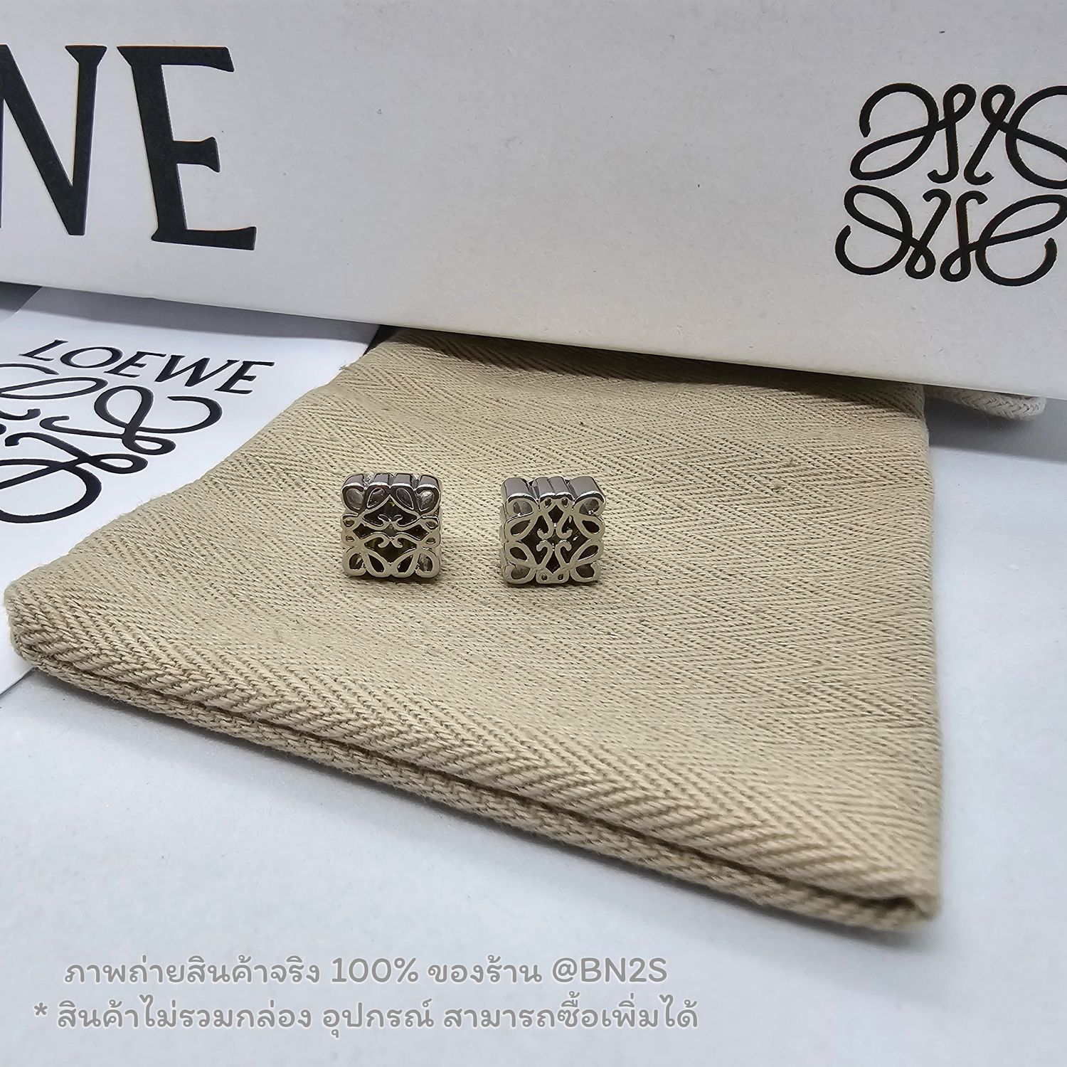 สีเงิน | [ออริ] LOEWE Anagram Stud Earrings ต่างหูโลเอ งานจี้สตั๊ด โลโก้ อะไหล่เงิน-ทอง งานดีสุด ก้าน 925 ปั๊มโลโก้คมชัด งานจริง 100% มาพร้อมถุงกระดาษ