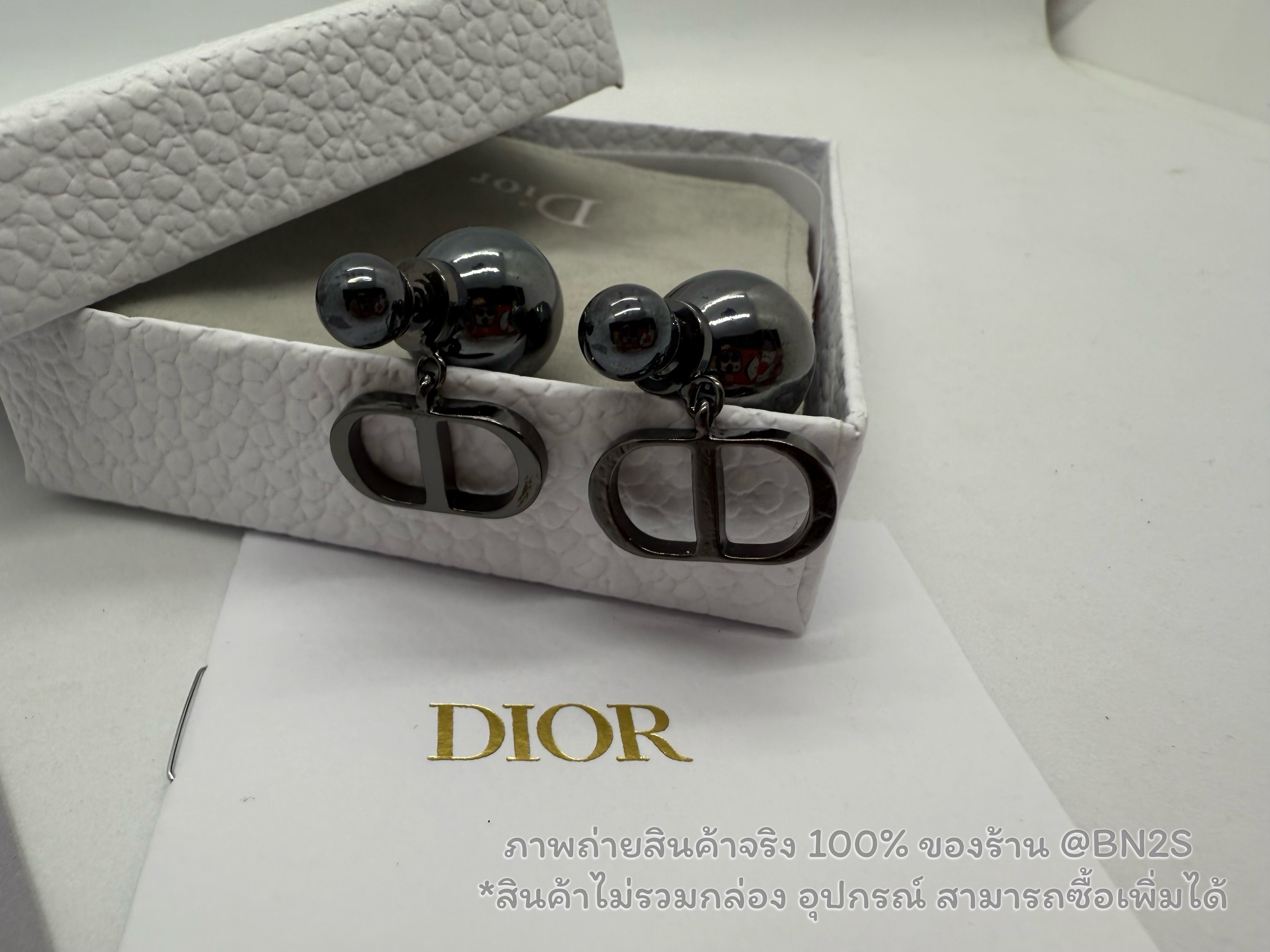 อะไล่ดำ | CD Tribales Earrings ตัวโลโก้อยู่หลังหู ต่างหูไข่มุก อะไหล่ทอง สไตล์วินเทจ ตุ้มไข่มุก ดูมีสไตล์มากค่ะ งานไม่ปั๊ม ไม่รวมอุปกรณ์
