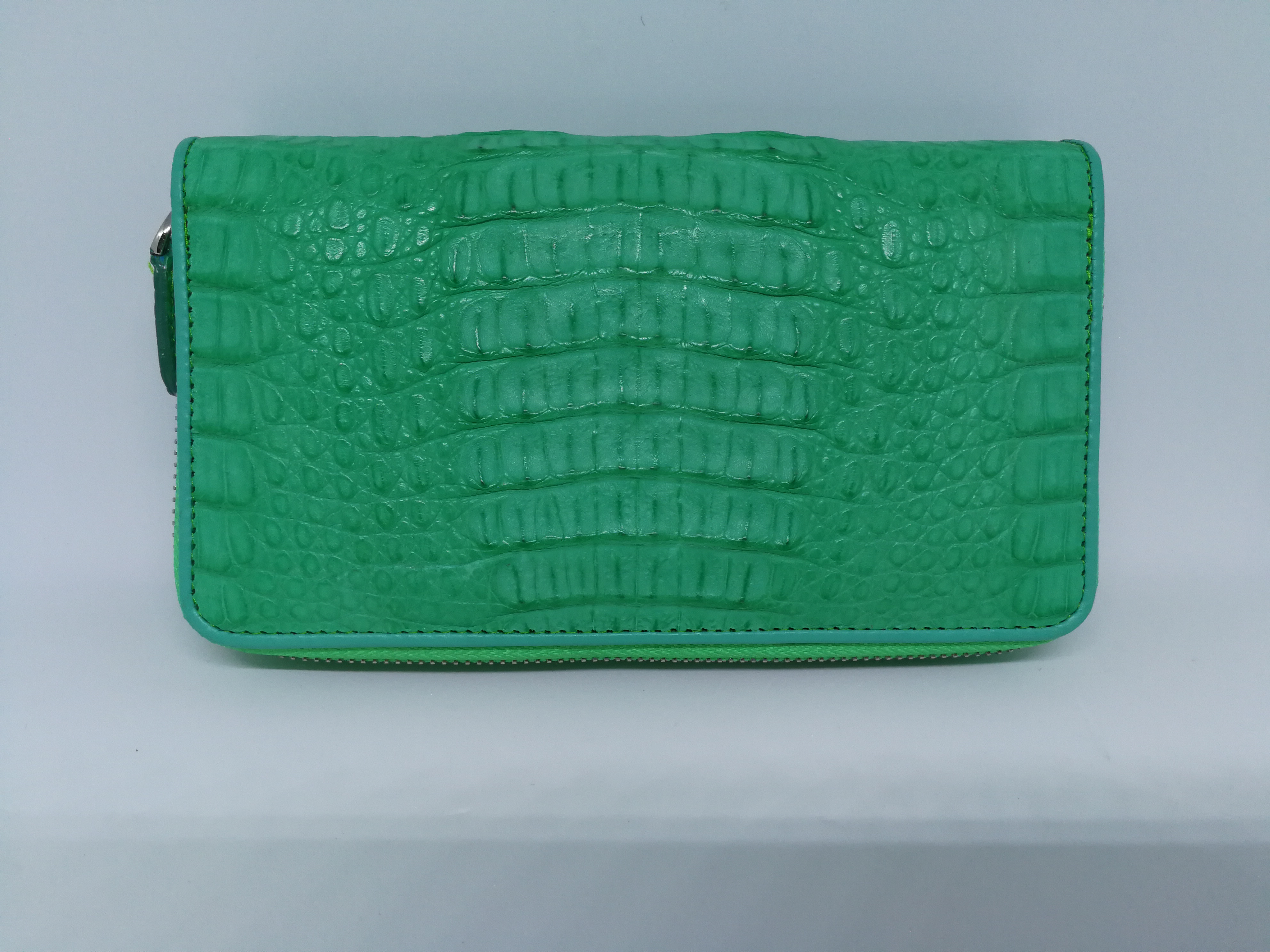 สินค้าแนะนำ : กระเป๋าสตางค์หนังจระเข้แท้ ซิปคู่ สีเขียว