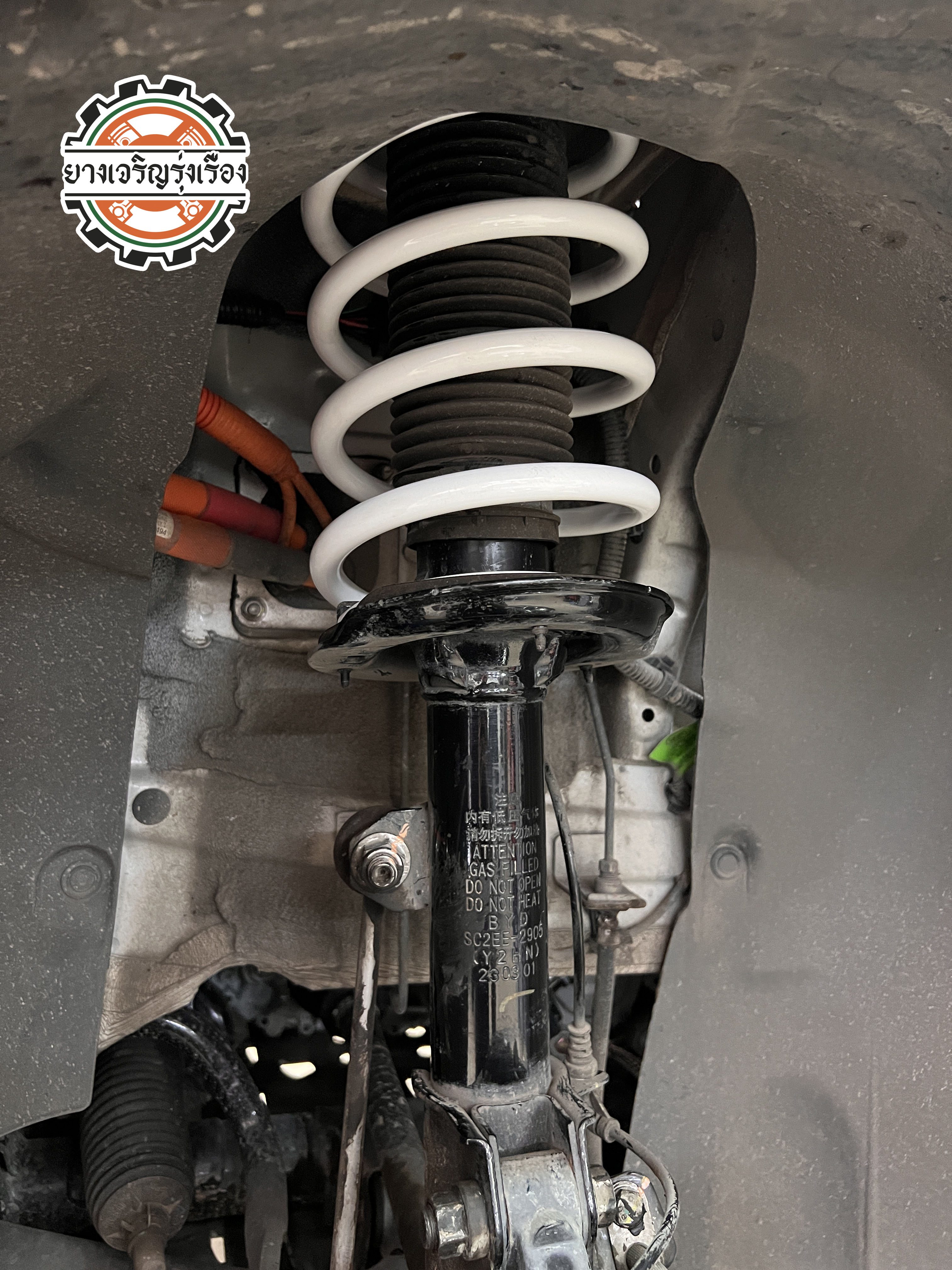 BYD ATTO 3 ต้องการเปลี่ยน Spring เพิ่มความมั่นใจในการขับขี่ โทร.086-569-1915 [+] YSS COMFORT SERIES [WHITE] 𝙊𝙪𝙧 𝙎𝙚𝙧𝙫𝙞𝙘𝙚 บริการทางร้านเรารับทำอะไรบ้าง 🔧 ติดตั้งยางแบบไร้รอย 100% 🔧 บริการสลับยาง ตามอายุ 🔧 มียางรถยนต์ทุกยี่ห้อให้เลือกซื้อ 🔧 เช็คช่วงล่าง แก้ปัญหาให้ตรงจุด 🔧 บริการล้างลิ้นปีกผีเสื้อ 🔧 บริการเช็คระยะรถยนต์ 🔧 เปลี่ยนถ่ายของเหลวทั้งระบบ 🔧 ตั้งศูนย์ด้วยเครื่อง HUNTER นำเข้าจาก USA สอบถามข้อมูลเพิ่มเติม หรือนัดหมายเข้ารับบริการ Tel : 08-6569-1915 Tel : 08-6544-5963 Line id : @88rw Tiktok : https://www.tiktok.com/@88rwycrr Youtube : https://youtube.com/@88rw Facebook : https://www.facebook.com/88rwtire Location : https://goo.gl/maps/HrNUAZXPN94KvxZ98?coh=178573&entry=tt #รถยนต์มีปัญหาไม่รู้ต้องแก้ตรงไหน ทางเรายินดี ตรวจหาปัญหาและหาวิธีแก้ บอกลูกค้าก่อนลงมือทำเสมอราคาเป็นธรรมไม่เอาเปรียบ สบายใจคุณลูกค้า ---------------------------------- ดูแลให้คำปรึกษาทุกปัญหาคาใจ ไม่ทิ้งลูกค้า มีบริการหลังการขาย 【ให้ผู้เชี่ยวชาญของเรา ดูแลรถคุณ】 ร้านยางเจริญรุ่งเรือง ยินดีต้อนรับครับ ---------------------------------- #โช๊คอัพรถยนต์ #monroe #yss #kayaba #profender #ร้านยางเจริญรุ่งเรือง #นนทบุรี #งามวงศ์วาน #amsfix #บริการช่วงล่างรถยนต์ #ซ่อมบำรุงช่วงล่าง #เซทอัพโช๊คอัพรถยนต์