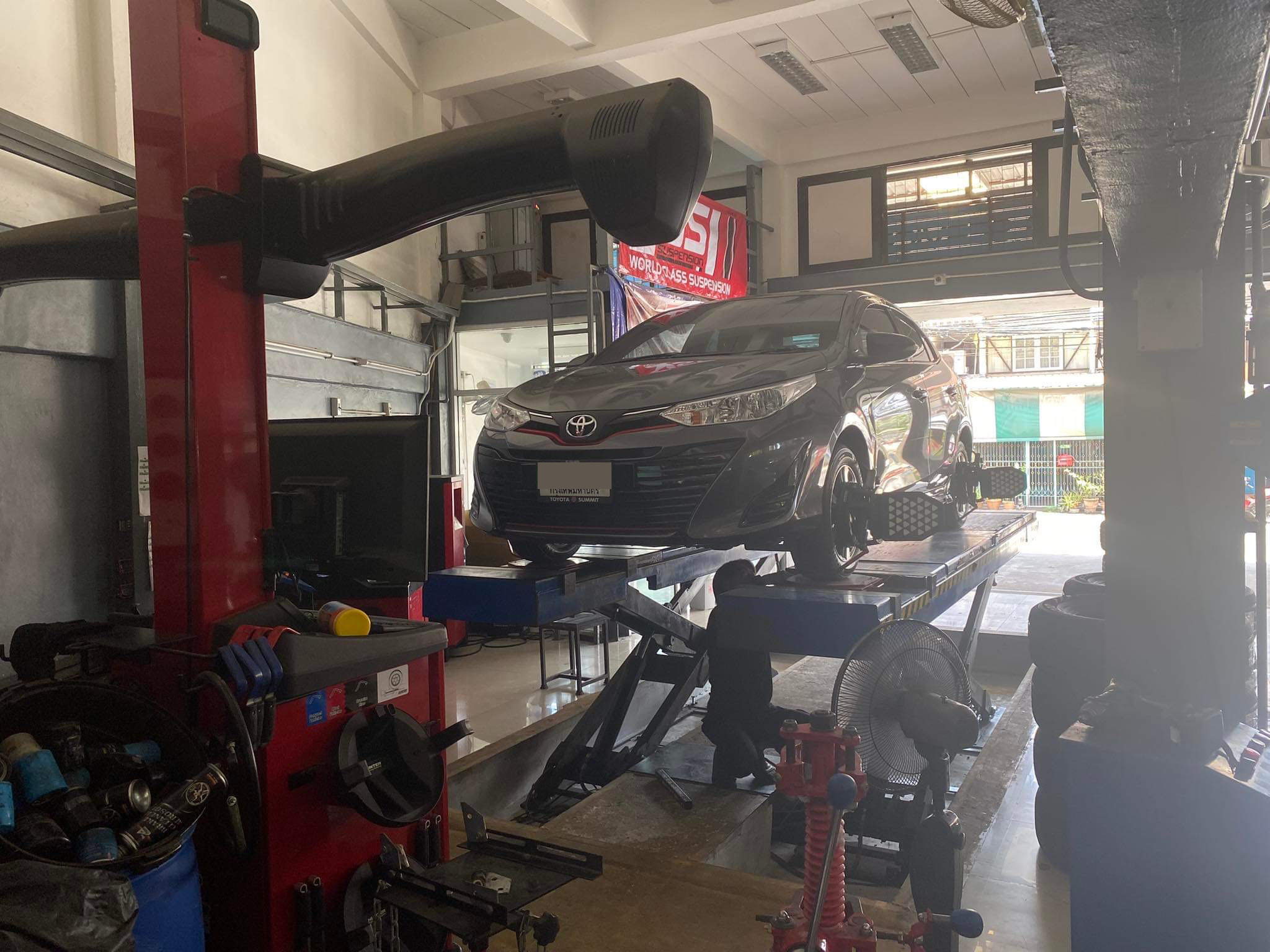 Toyota yaris เปลี่ยนยางใช้งานแบบพรีเมี่ยม นุ่มนวล ปลอดภัย [+] Firestone F01 [+] ขนาด 185/60R15 โปรโมชั่นราคาพิเศษ ติดต่อสอบถามเพิ่มเติม โทร : 08-6569-1915 บุ๊ก และทีมงาน ยินดีต้อนรับครับ 𝙊𝙪𝙧 𝙎𝙚𝙧𝙫𝙞𝙘𝙚 บริการทางร้าน เรารับทำอะไรบ้าง 🔧 ติดตั้งยางแบบไร้รอย 100% 🔧 บริการสลับยาง ตามอายุ 🔧 มียางรถยนต์ทุกยี่ห้อให้เลือกซื้อ 🔧 เช็คช่วงล่าง แก้ปัญหาให้ตรงจุด 🔧 บริการล้างลิ้นปีกผีเสื้อ 🔧 บริการเช็คระยะรถยนต์ 🔧 เปลี่ยนถ่ายของเหลวทั้งระบบ 🔧 ตั้งศูนย์ด้วยเครื่อง HUNTER นำเข้าจาก USA #รถยนต์มีปัญหาไม่รู้ต้องแก้ตรงไหน ทางเรายินดี ตรวจหาปัญหาและหาวิธีแก้ บอกลูกค้าก่อนลงมือทำเสมอราคาเป็นธรรมไม่เอาเปรียบ สบายใจคุณลูกค้า ---------------------------------- ดูแลให้คำปรึกษาทุกปัญหาคาใจ ไม่ทิ้งลูกค้า มีบริการหลังการขาย 【ให้ผู้เชี่ยวชาญของเรา ดูแลรถคุณ】 ร้านยางเจริญรุ่งเรือง ยินดีต้อนรับครับ #ยางรถยนต์ #bridgestone #firestone #f01