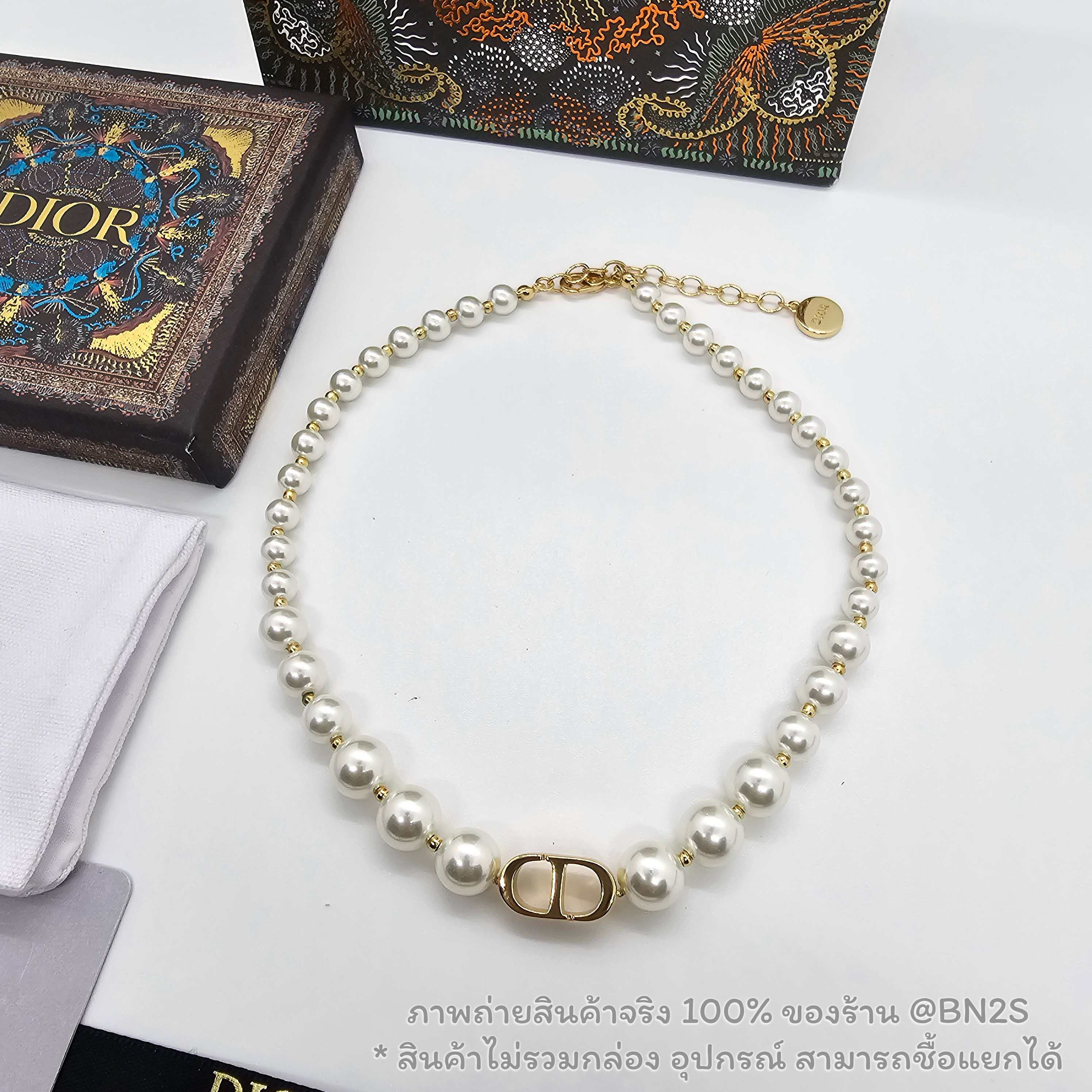 สร้อยคอ | Christain Dior 30 Montaigne Chocker สร้อยคอ สร้อยแขนไข่มุก CD งานปั๊ม งานสวย 1:1 อะไหล่ทองเงาวับ ไม่ลอกไม่ดำ งานดีมาก สร้อยคอ/แขน อะไหล่ ทอง ไม่รวมกล่อง มาพร้อมถุงกระดาษ ซองซิปล็อค