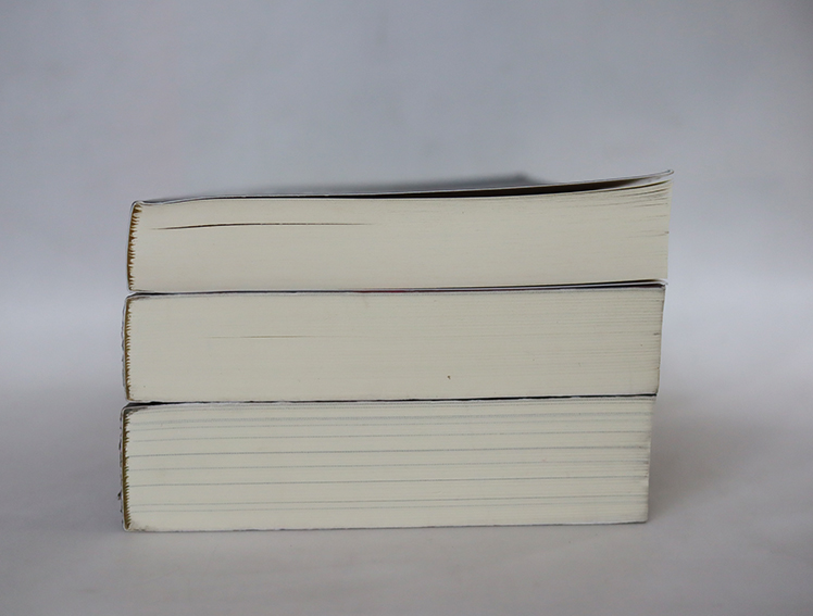 นิยายชุด มหาสงครามสองพิภพ ( หญิงสาวและเถ้าแห่งกำยาน, ทิวาแห่งเลือดและดวงดาว, นิมิตแห่งเทวาและอสูร )