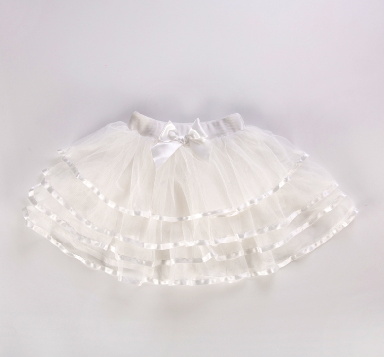 กระโปรงสีขาว ซ้อนหลายชั้น พลิ้วสวยหวาน