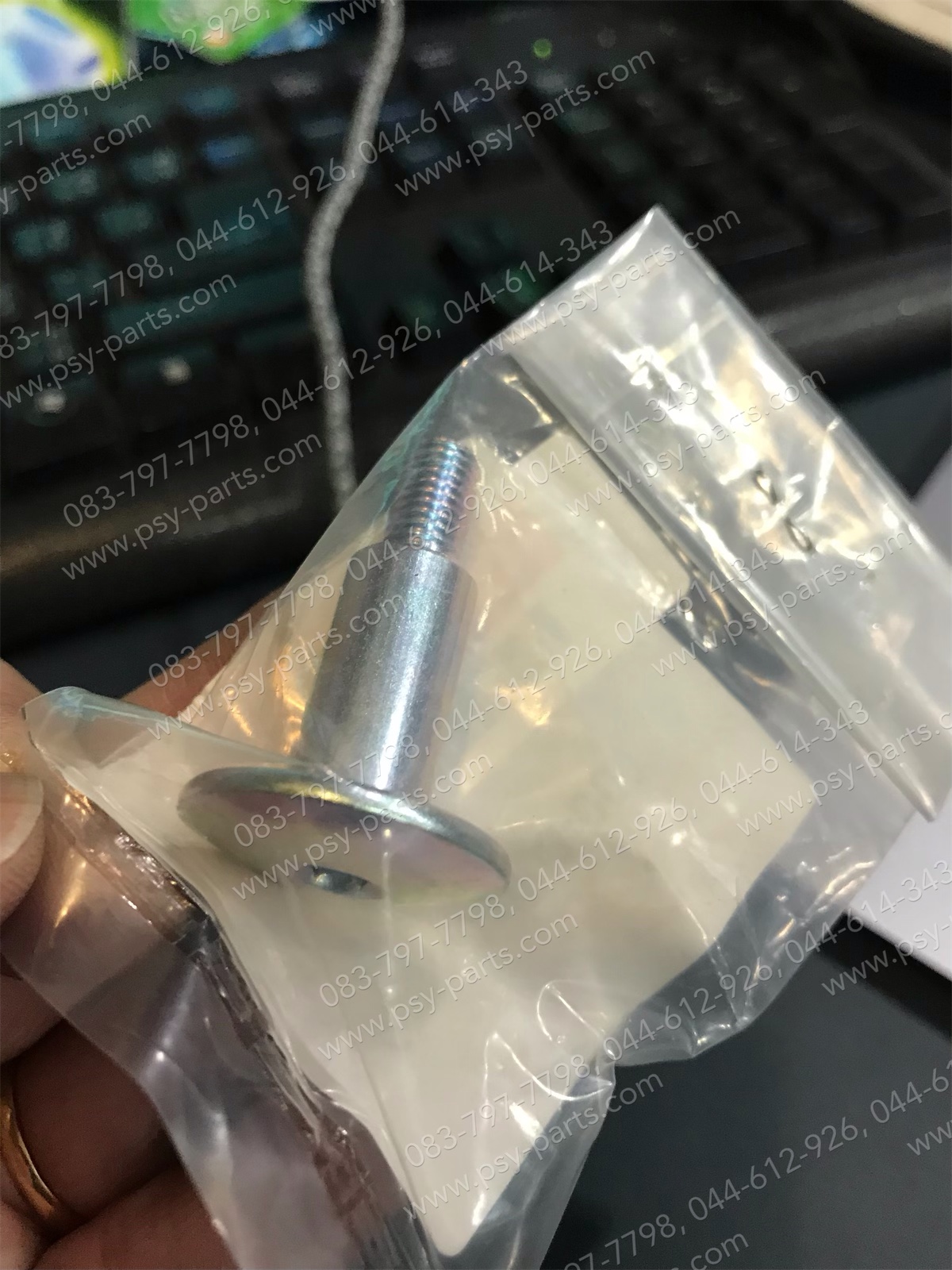 น็อตฝาครอบฝาสูบ STEP แท้ๆ 09106-07003-000