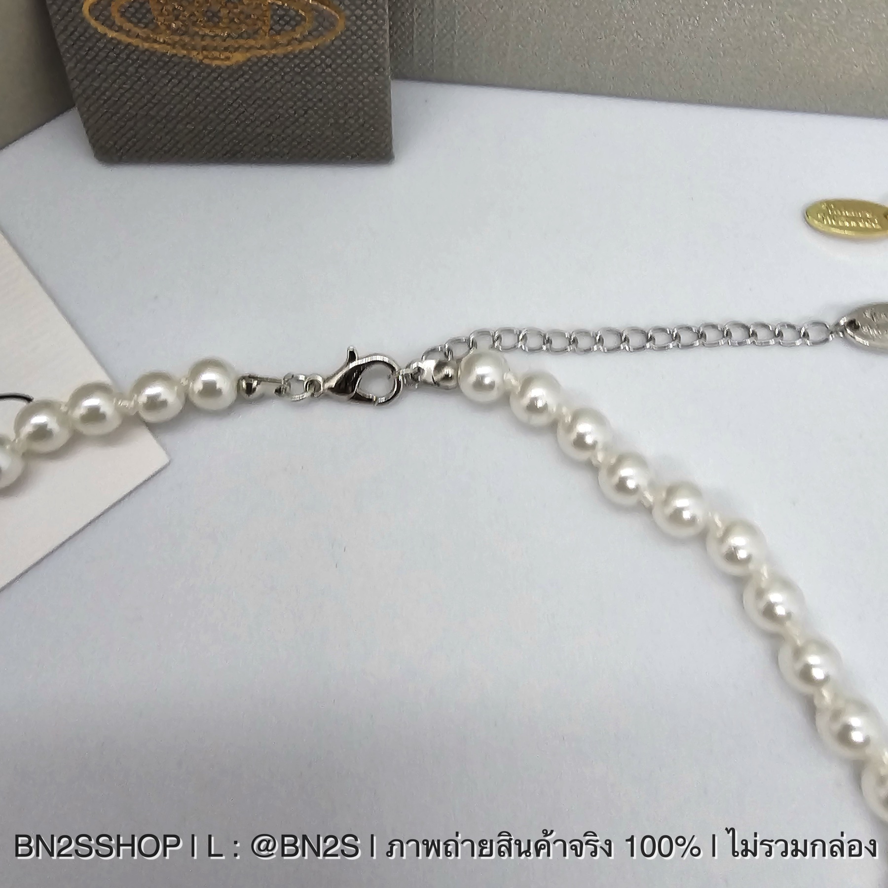 สีเงิน | Vivienne Westwood Lucrece Pearl Necklace สร้อยคอไข่มุก จี้ดาวเสาร์เข็มกลัด