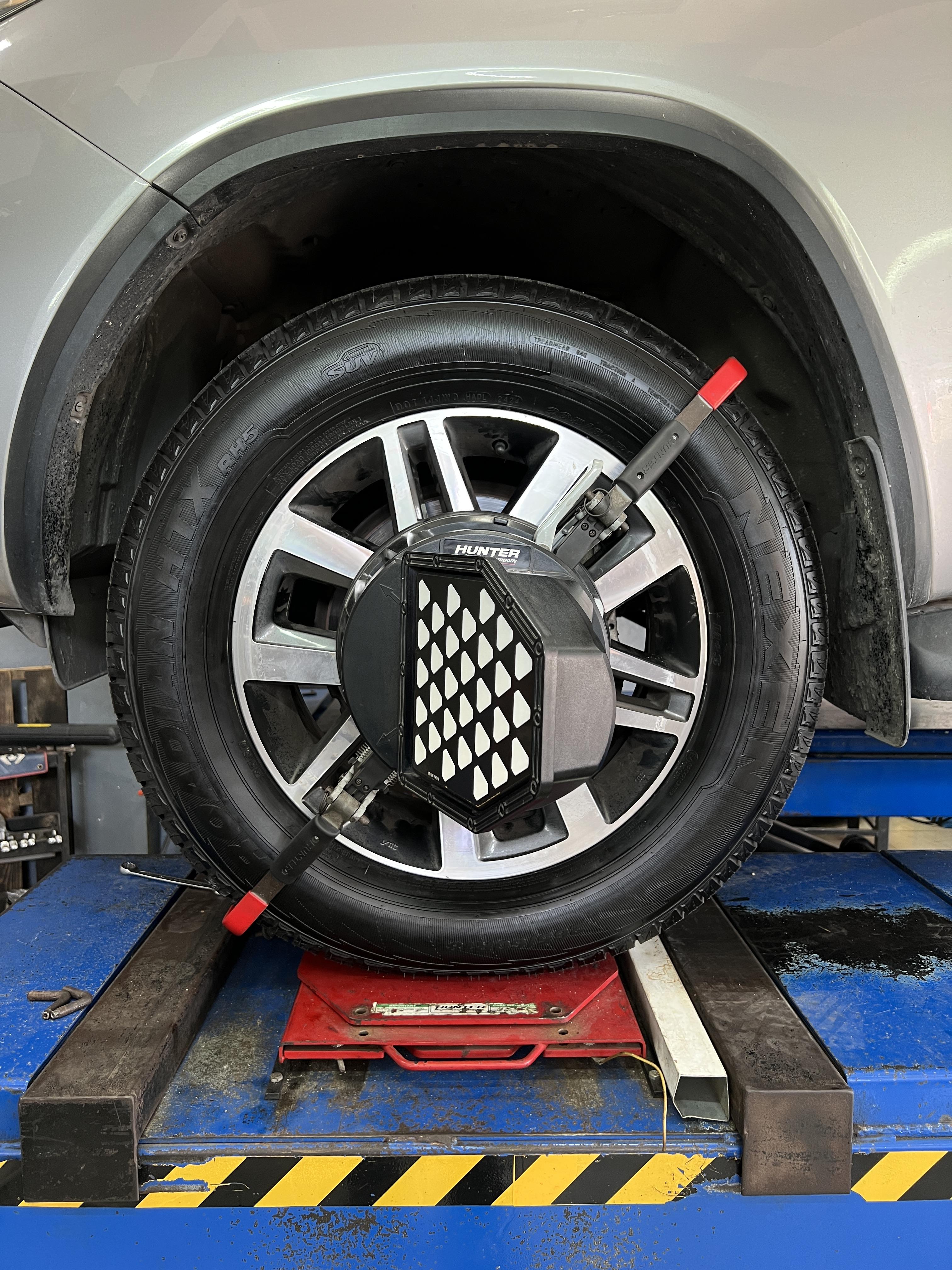 TOYOTA FORTUNER เข้ารับบริการเปลี่ยนยางรถยนต์ [+] NEXEN RH5 265/60R18 [+] NEXZTER PRO SPEC [+] ลูกหมากตอง5 แท้ญี่ปุ่น ครบชุด #ถ่ายให้เป๊ะแชร์ให้ปังกับยางNexen #เส้นต่อไปใช้เน็กเซ็น #nexentirethailand #nexentire #ยางรถยนต์ *เฉาพาะ NEXEN Pirelli ประกันยาง 1 ปี หรือ 25,000 กม. บาด บวม เบียด แตก ระเบิด เปลี่ยนเส้นใหม่ ครับ *เพื่อความรวดเร็วนัดหมายก่อนเข้ารับบริการครับ 𝙊𝙪𝙧 𝙎𝙚𝙧𝙫𝙞𝙘𝙚 บริการทางร้านเรารับทำอะไรบ้าง 👉มียางรถยนต์ทุกยี่ห้อให้เลือกซื้อ 👉โช้คอัพ สปริง 👉เช็คช่วงล่าง แก้ปัญหาให้ตรงจุด 👉ติดตั้งยางแบบไร้รอย 100% 👉บริการสลับยาง ตามอายุ 👉บริการล้างลิ้นปีกผีเสื้อ 👉บริการเช็คระยะรถยนต์ 👉เปลี่ยนถ่ายของเหลวทั้งระบบ 👉ตั้งศูนย์ด้วยเครื่อง HUNTER นำเข้าจาก USA สอบถามข้อมูลเพิ่มเติม หรือนัดหมายเข้ารับบริการ ☎️ : 08-6569-1915 ☎️ : 08-6544-5963 Line id : @88rw Facebook : https://www.facebook.com/88rwtire Location : https://goo.gl/maps/HrNUAZXPN94KvxZ98? #รถยนต์มีปัญหาไม่รู้ต้องแก้ตรงไหน ทางเรายินดี ตรวจหาปัญหาและหาวิธีแก้ บอกลูกค้าก่อนลงมือทำเสมอราคาเป็นธรรม #nexentires