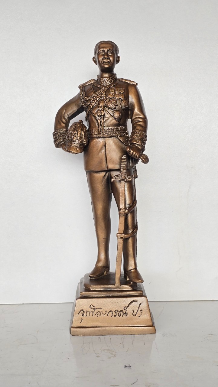 รูปปั้นรัชกาลที่ 5 ทรงยืน งานทองเหลืองแท้ทั้งองค์ งานสวยๆคมชัดลึก