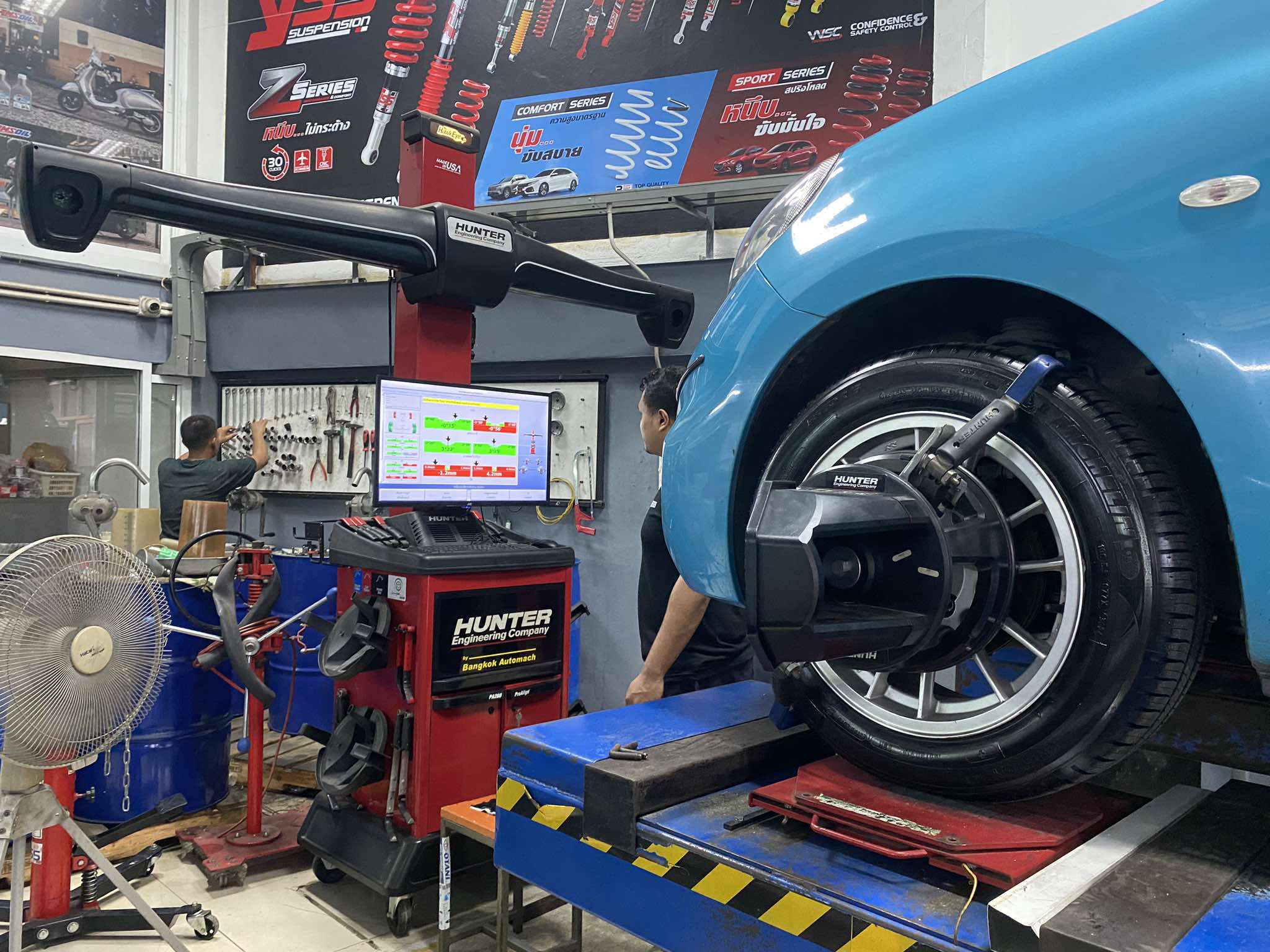 NISSAN MARCH เปลี่ยนยางรถยนต์ [+] MICHELIN XM2+ 185/60R15 พร้อมบริการติดตั้ง set up พร้อมตั้งศูนย์ และฟรีการ set up หลังจากติดตั้ง* สอบถามข้อมูลเพิ่มเติม หรือนัดหมายเข้ารับบริการ โทร. 08-6569-1915 Location : https://goo.gl/maps/HrNUAZXPN94KvxZ98? รถยนต์มีปัญหาไม่รู้ต้องแก้ตรงไหน ทางเรายินดี ตรวจหาปัญหาและหาวิธีแก้ บอกลูกค้าก่อนลงมือทำเสมอด้วยราคาเป็นธรรม เวลาบริการ วันจันทร์-วันอาทิตย์ 09:00 น. - 17.30 น. #MICHELIN #NissanMARCH #โช้คอัพ #ช่วงล่าง #โช๊ค #ยางรถยนต์