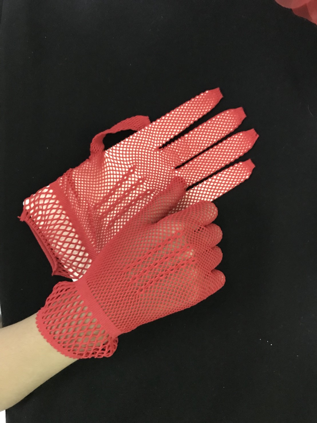 ถุงมือเด็กออกงาน ตาข่ายสีแดง ใช้ขนาด 6-15 ขวบ