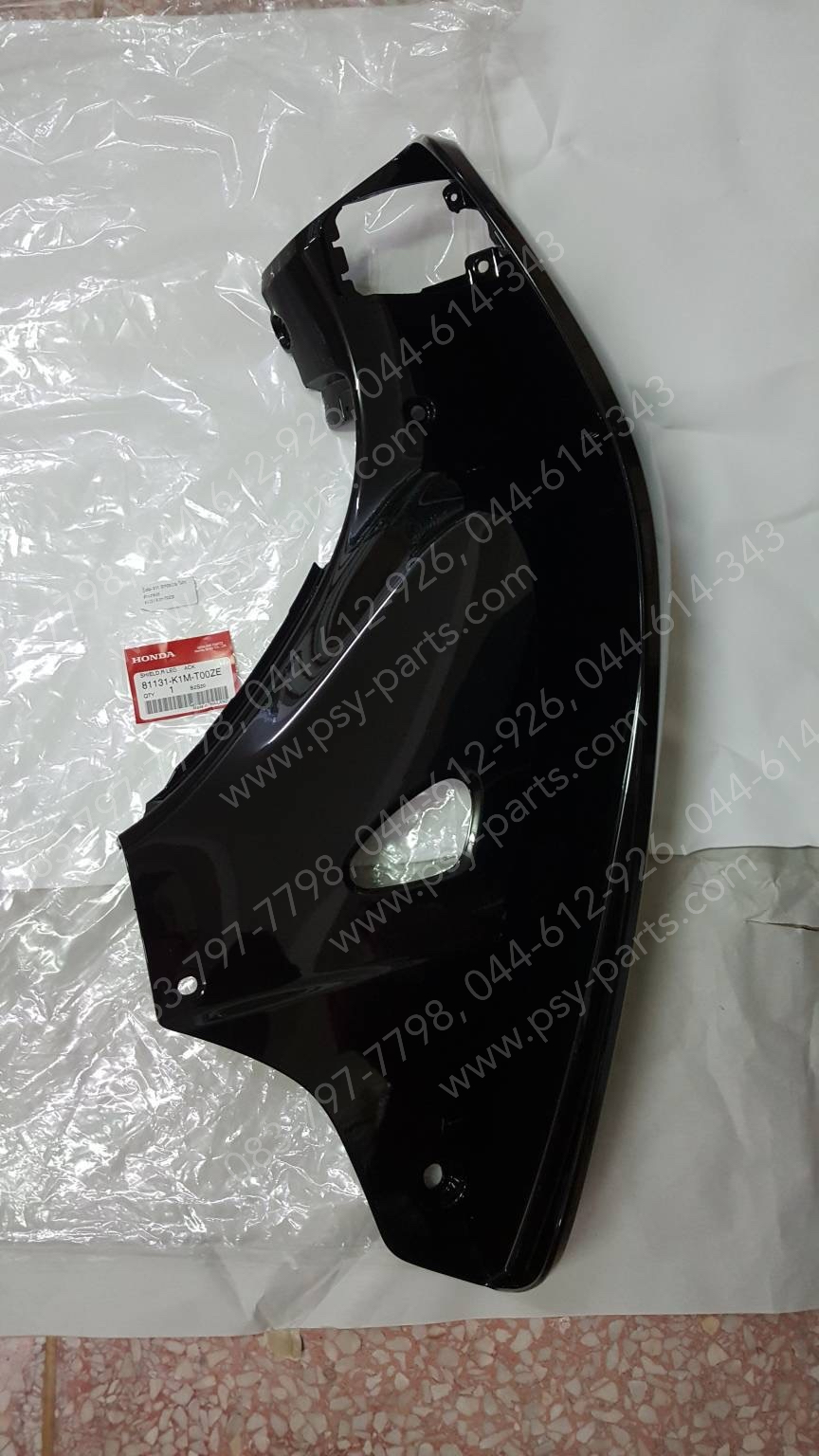 บังลม-ขวา SUPER CUB/ไฟกลม แท้ๆ สีดำเงา (A35) 81131-K1M-T00ZE Honda