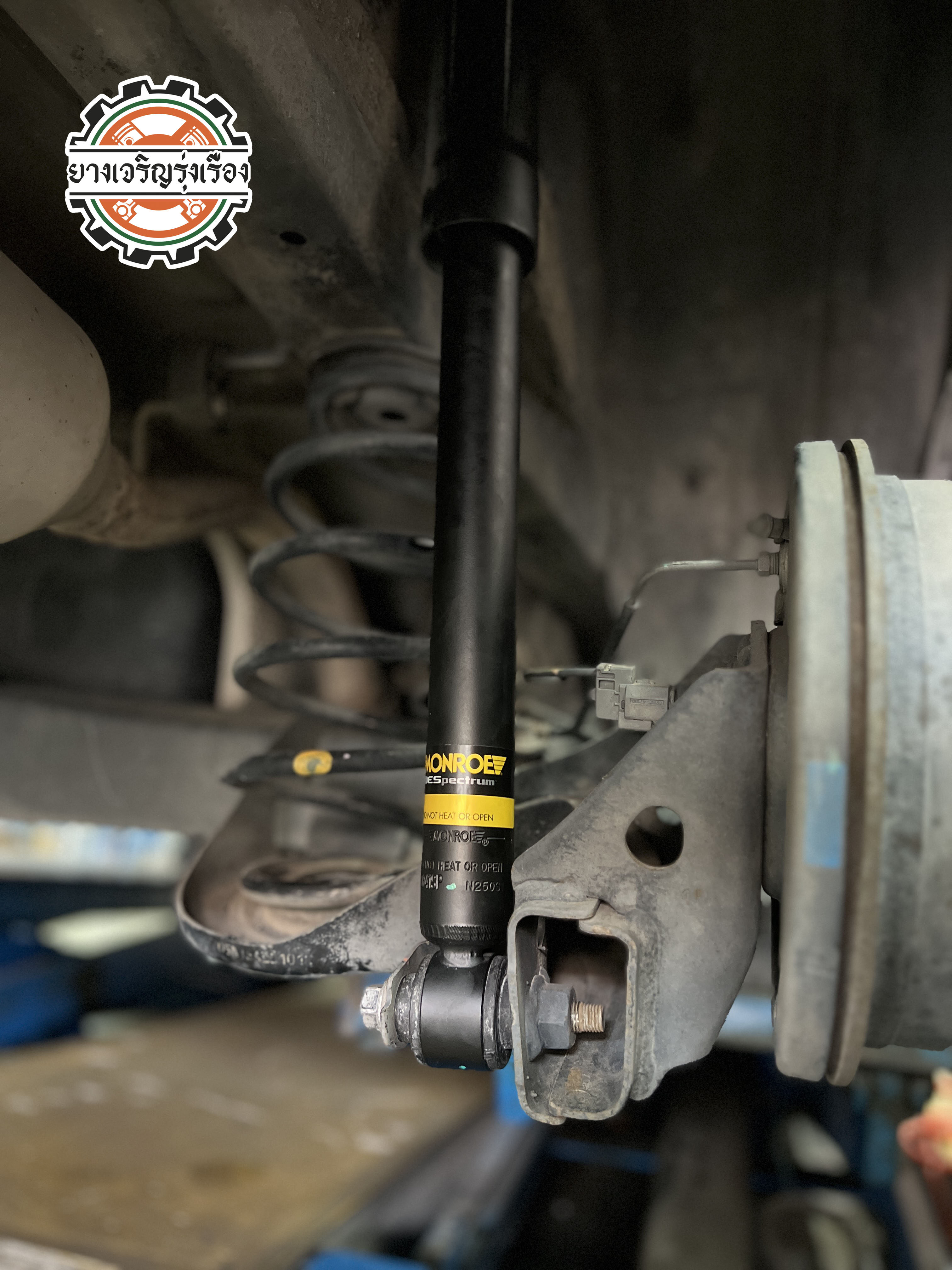 TOYOTA YARIS ATIV เข้ารับบริการติดตั้งโช๊คอัพใหม่คูหน้า เนื่องจากคู่หลังเพิ่งจะเปลี่ยนได้ไม่นาน คู่หน้าก็มีอาการย้วยโยน [+] Monroe Oe spectrum เซ็ทโช๊คอัพเซ็ท หน้าหลัง = 9,600 บาท ล้อเดิม ยางเดิม ก็ขับสนุกได้ [+] พร้อมบริการติดตั้ง + Set up ให้เหมาะกับยาง [+] ขับสนุกด้วยบริการ ตั้งศูนย์ละเอียดให้เหมาะกับการใช้งานและลักษณะของช่วงล่าง --------------------------------- โทร : 08-6544-5963 บุ๊ก และทีมงาน ยินดีต้อนรับครับ 𝙊𝙪𝙧 𝙎𝙚𝙧𝙫𝙞𝙘𝙚 บริการทางร้าน เรารับทำอะไรบ้าง 🔧 ติดตั้งยางแบบไร้รอย 100% 🔧 บริการสลับยาง ตามอายุ 🔧 มียางรถยนต์ทุกยี่ห้อให้เลือกซื้อ 🔧 เช็คช่วงล่าง แก้ปัญหาให้ตรงจุด 🔧 บริการล้างลิ้นปีกผีเสื้อ 🔧 บริการเช็คระยะรถยนต์ 🔧 เปลี่ยนถ่ายของเหลวทั้งระบบ 🔧 ตั้งศูนย์ด้วยเครื่อง HUNTER นำเข้าจาก USA #รถยนต์มีปัญหาไม่รู้ต้องแก้ตรงไหน ทางเรายินดี ตรวจหาปัญหาและหาวิธีแก้ บอกลูกค้าก่อนลงมือทำเสมอราคาเป็นธรรมไม่เอาเปรียบ สบายใจคุณลูกค้า ---------------------------------- ดูแลให้คำปรึกษาทุกปัญหาคาใจ ไม่ทิ้งลูกค้า มีบริการหลังการขาย 【ให้ผู้เชี่ยวชาญของเรา ดูแลรถคุณ】 ร้านยางเจริญรุ่งเรือง ยินดีต้อนรับครับ ---------------------------------- #โช๊คอัพรถยนต์ #monroe #yss #kayaba #profender #ร้านยางเจริญรุ่งเรือง #นนทบุรี #งามวงศ์วาน #amsfix #บริการช่วงล่างรถยนต์ #ซ่อมบำรุงช่วงล่าง #เซทอัพโช๊คอัพรถยนต์