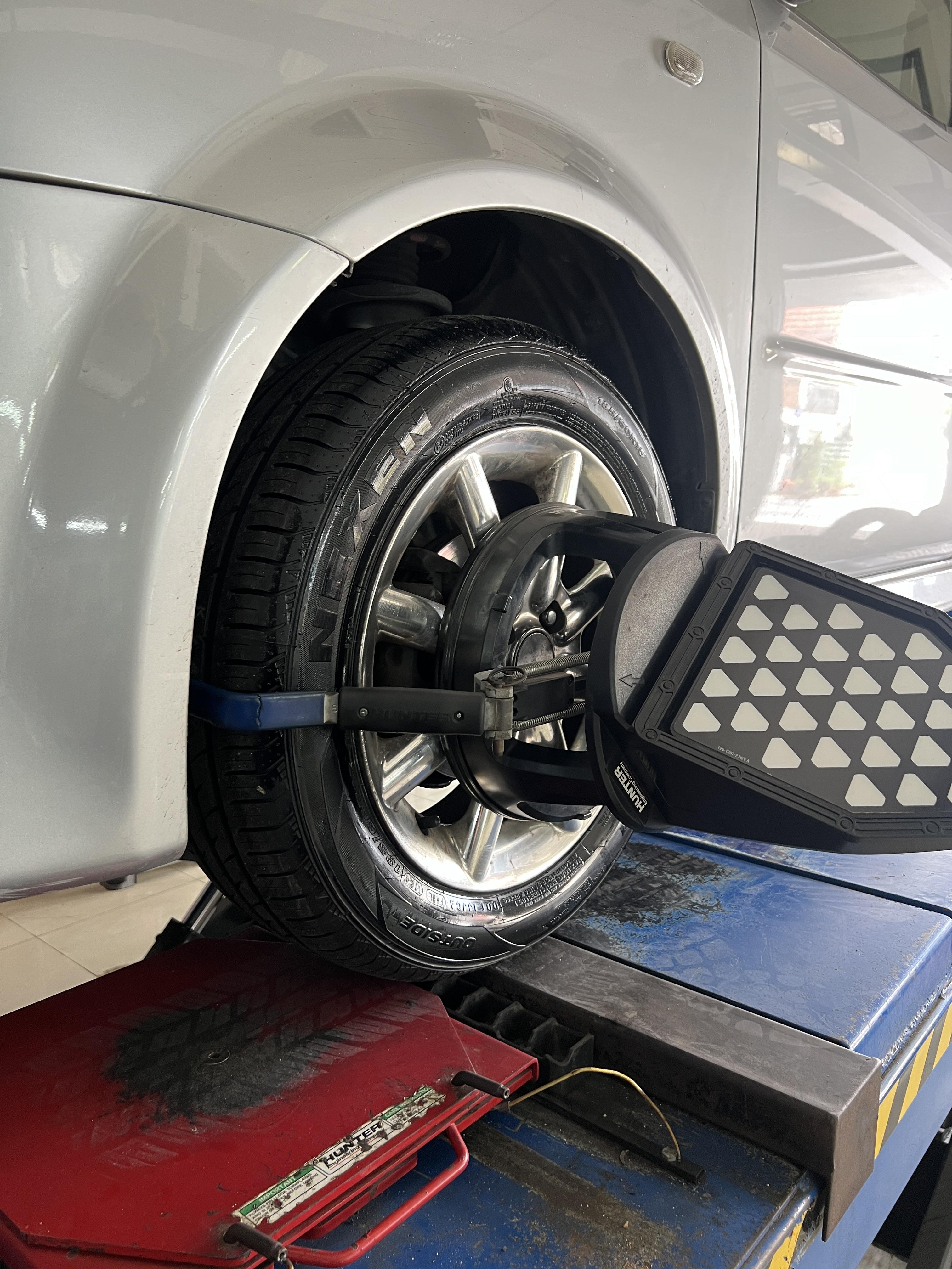 NISSAN CUBE เข้ารับบริการเปลี่ยนยางรถยนต์ [+] 𝗡𝗘𝗫𝗘𝗡 𝗡'𝗙𝗘𝗥𝗔 𝗦𝗨4 185/60R15 *เฉาพาะ NEXEN ประกันยาง 1 ปี หรือ 25,000 กม. บาด บวม เบียด แตก ระเบิด เปลี่ยนเส้นใหม่ ครับ *เพื่อความสะดวกในการรับบริการ นัดหมายเวลาก่อนเข้ารับบริการทุกครั้งครับ 𝙊𝙪𝙧 𝙎𝙚𝙧𝙫𝙞𝙘𝙚 บริการทางร้านเรารับทำอะไรบ้าง 🔧 มียางรถยนต์ทุกยี่ห้อให้เลือกซื้อ 🔧 โช้คอัพ สปริง 🔧 เช็คช่วงล่าง แก้ปัญหาให้ตรงจุด 🔧 ติดตั้งยางแบบไร้รอย 100% 🔧 บริการสลับยาง ตามอายุ 🔧 บริการล้างลิ้นปีกผีเสื้อ 🔧 บริการเช็คระยะรถยนต์ 🔧 เปลี่ยนถ่ายของเหลวทั้งระบบ 🔧 ตั้งศูนย์ด้วยเครื่อง HUNTER นำเข้าจาก USA สอบถามข้อมูลเพิ่มเติม หรือนัดหมายเข้ารับบริการ ☎️ : 08-6569-1915 ☎️ : 08-6544-5963 Line id : @88rw Tiktok : https://www.tiktok.com/@88rwycrr Youtube : https://youtube.com/@88rw Facebook : https://www.facebook.com/88rwtire Location : https://goo.gl/maps/HrNUAZXPN94KvxZ98?coh=178573&entry=tt #รถยนต์มีปัญหาไม่รู้ต้องแก้ตรงไหน ทางเรายินดี ตรวจหาปัญหาและหาวิธีแก้ บอกลูกค้าก่อนลงมือทำเสมอราคาเป็นธรรมไม่เอาเปรียบ สบายใจคุณลูกค้า ร้านยางเจริญรุ่งเรือง ยินดีต้อนรับครับ