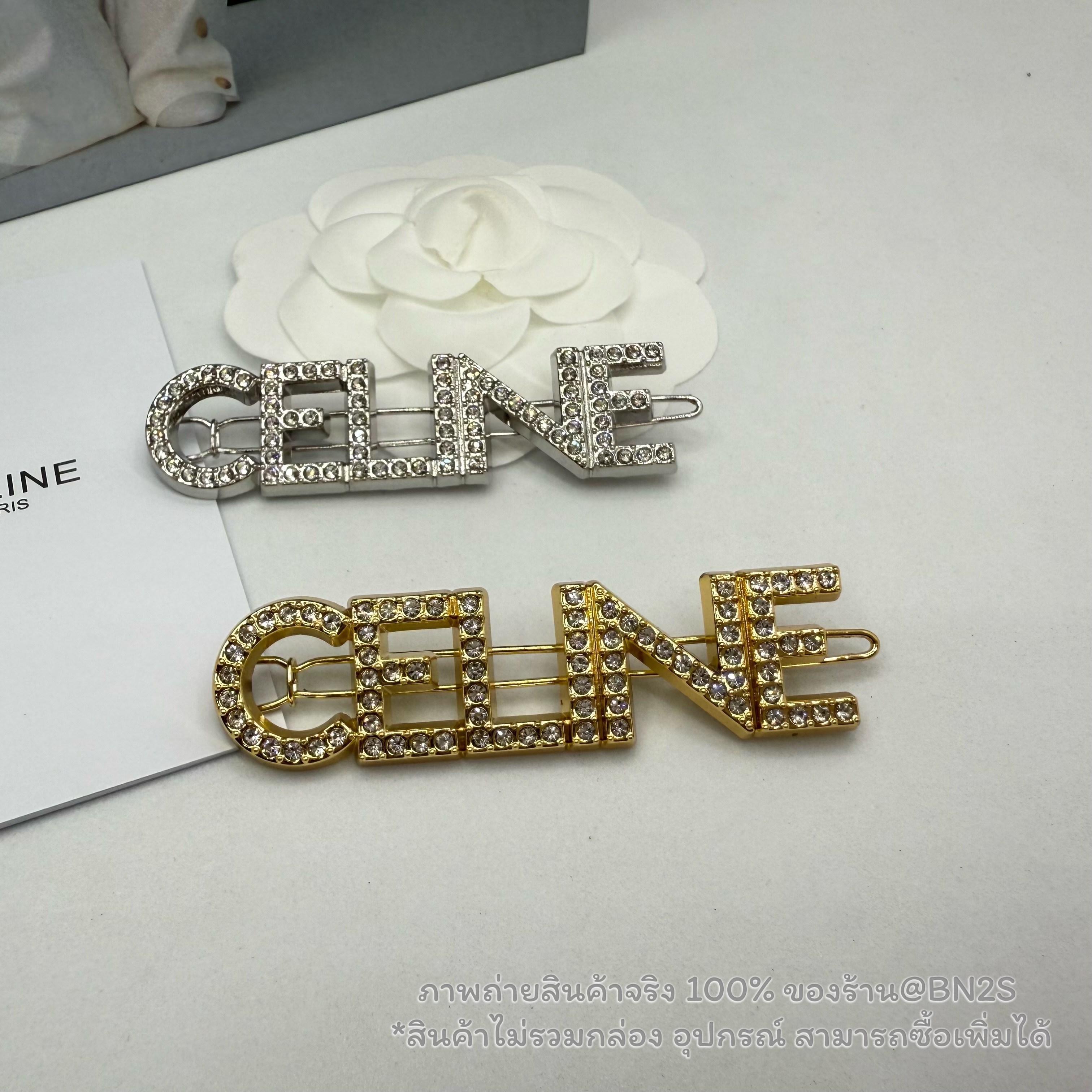 สีเงิน | CL LOGO TEXT HAIR CLIP กิ๊บหนีบผมซีลีน โชว์โลโก้ตัวอักษร ประดับเพชร งานสวย ภาพถ่ายงานจริง 2 สีให้เลือก พร้อมส่งในไทย
