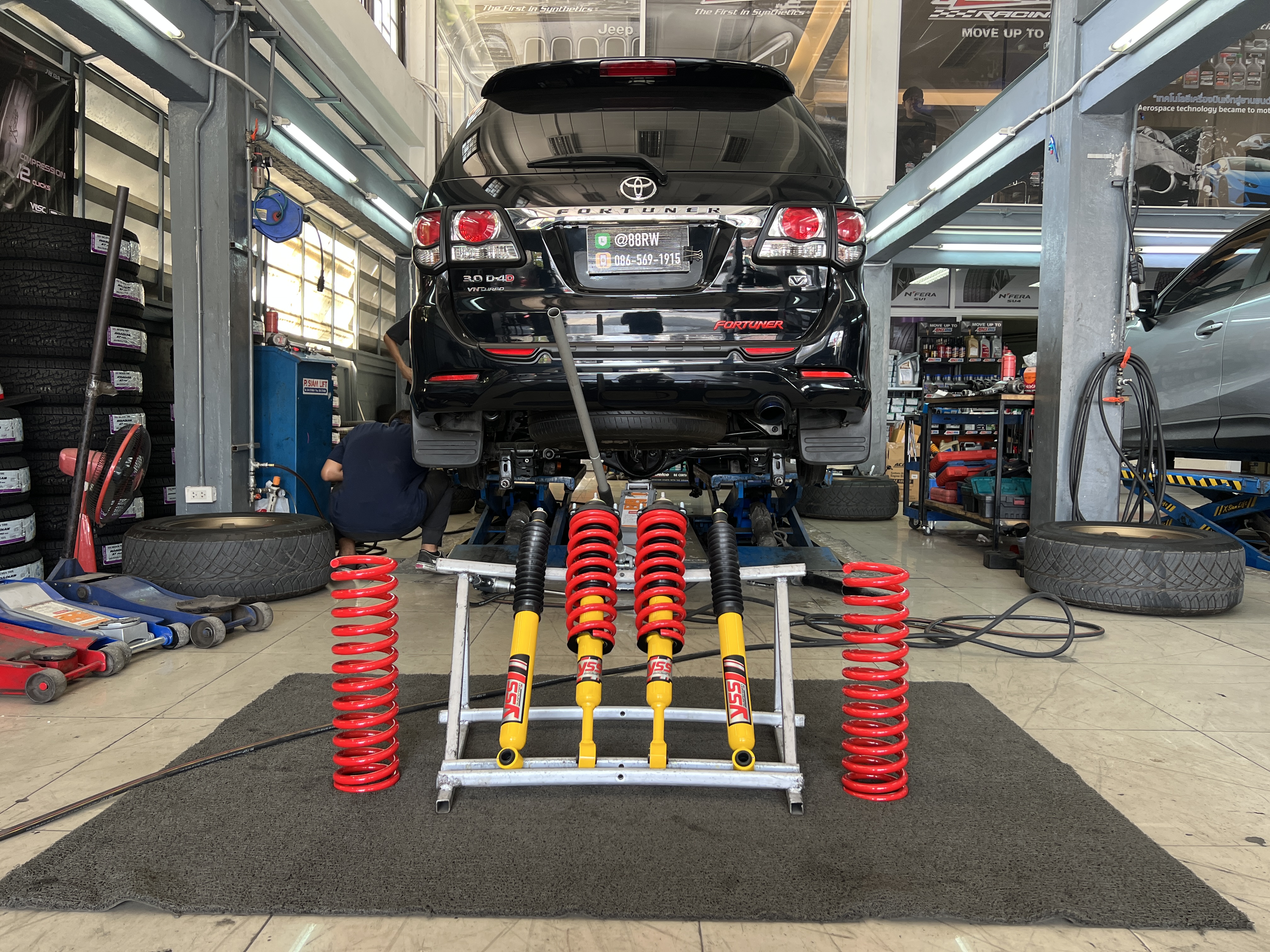 TOYOTA FORTUNER เปลี่ยนโช้คอัพอัพเกรดช่วงล่าง [+] YSS E SERIES [+] YSS PERFORMANCE SPRING สอบถามข้อมูลเพิ่มเติม หรือ นัดหมายเข้ารับบริการ โทร. 08-6569-1915 Location : https://goo.gl/maps/HrNUAZXPN94KvxZ98? รถยนต์มีปัญหาไม่รู้ต้องแก้ตรงไหน ทางเรายินดี ตรวจหาปัญหาและหาวิธีแก้ บอกลูกค้าก่อนลงมือทำเสมอด้วยราคาเป็นธรรม เวลาบริการ วันจันทร์-วันอาทิตย์ 09:00 น. - 17.30 น. #ToyotaFortuner #yssdtg #YSSspring #โช้คอัพ #ช่วงล่าง #โช๊ค #ยางรถยนต์