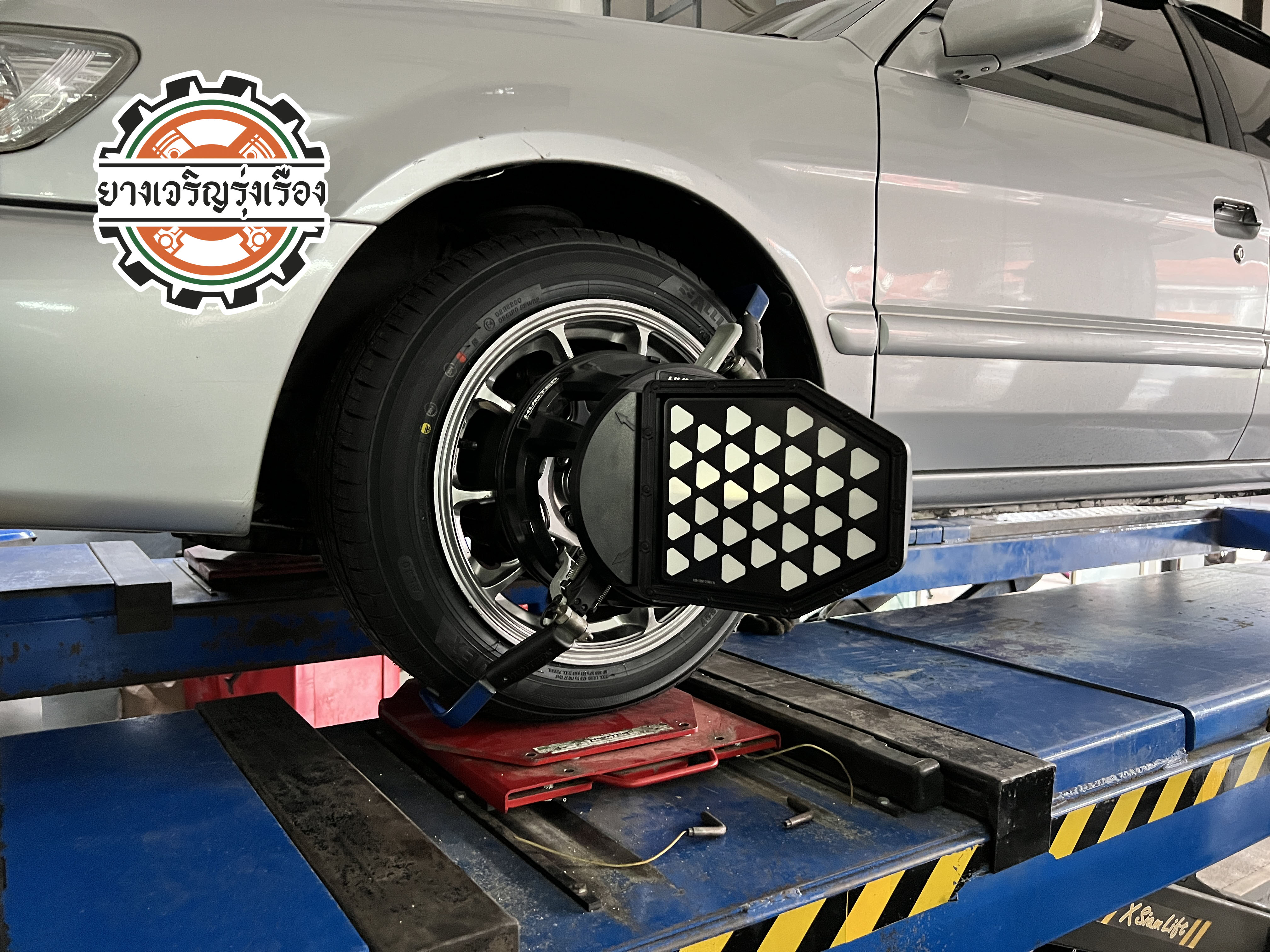 TOYOTA SOLUNA เปลี่ยนยางรถยนต์ ขอยางนุุ่มๆ ผลิตญี่ปุ่น [+] ALLIANCE/AL30 030EX 82V *JAPAN (BY YOKOHAMA) ขนาด 185/55R15 𝙊𝙪𝙧 𝙎𝙚𝙧𝙫𝙞𝙘𝙚 บริการทางร้านเรารับทำอะไรบ้าง 🔧 ติดตั้งยางแบบไร้รอย 100% 🔧 บริการสลับยาง ตามอายุ 🔧 มียางรถยนต์ทุกยี่ห้อให้เลือกซื้อ 🔧 เช็คช่วงล่าง แก้ปัญหาให้ตรงจุด 🔧 บริการล้างลิ้นปีกผีเสื้อ 🔧 บริการเช็คระยะรถยนต์ 🔧 เปลี่ยนถ่ายของเหลวทั้งระบบ 🔧 ตั้งศูนย์ด้วยเครื่อง HUNTER นำเข้าจาก USA สอบถามข้อมูลเพิ่มเติม หรือนัดหมายเข้ารับบริการ Tel : 08-6569-1915 Tel : 08-6544-5963 Line id : @88rw Tiktok : https://www.tiktok.com/@88rwycrr Youtube : https://youtube.com/@88rw Facebook : https://www.facebook.com/otaninon Location : https://goo.gl/maps/HrNUAZXPN94KvxZ98?coh=178573&entry=tt #รถยนต์มีปัญหาไม่รู้ต้องแก้ตรงไหน ทางเรายินดี ตรวจหาปัญหาและหาวิธีแก้ บอกลูกค้าก่อนลงมือทำเสมอราคาเป็นธรรมไม่เอาเปรียบ สบายใจคุณลูกค้า ---------------------------------- ดูแลให้คำปรึกษาทุกปัญหาคาใจ ไม่ทิ้งลูกค้า มีบริการหลังการขาย 【ให้ผู้เชี่ยวชาญของเรา ดูแลรถคุณ】 ร้านยางเจริญรุ่งเรือง ยินดีต้อนรับครับ ---------------------------------- #โช๊คอัพรถยนต์ #monroe #yss #kayaba #profender #ร้านยางเจริญรุ่งเรือง #นนทบุรี #งามวงศ์วาน #amsfix #บริการช่วงล่างรถยนต์ #ซ่อมบำรุงช่วงล่าง #เซทอัพโช๊คอัพรถยนต์