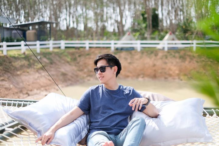 ตาข่ายรีสอร์ท รุ่น Premium Hammock ถักทอไร้ปม นั่งนอนสบาย งานถักตาข่ายสีสัน
